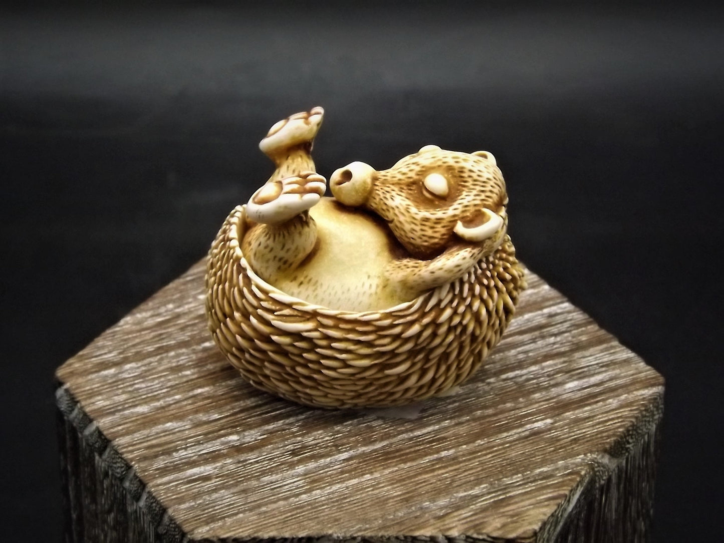 Retired 1991 Harmony Kingdom "Forty Winks" piece Excellent condition. No Box.