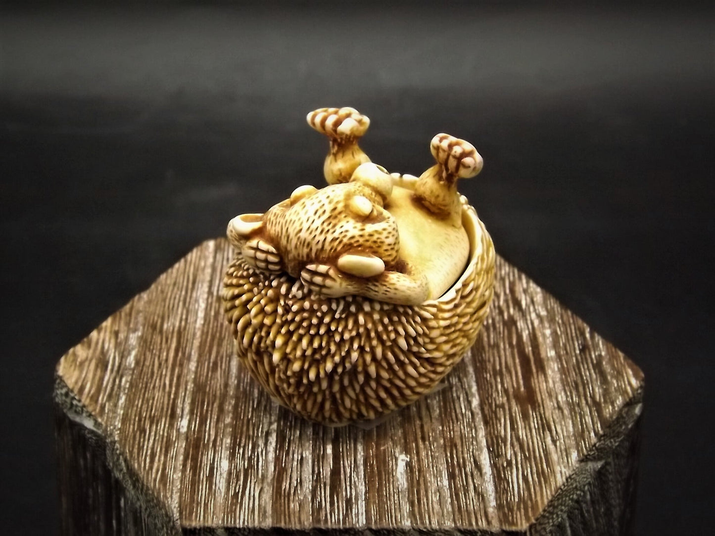 Retired 1991 Harmony Kingdom "Forty Winks" piece Excellent condition. No Box.