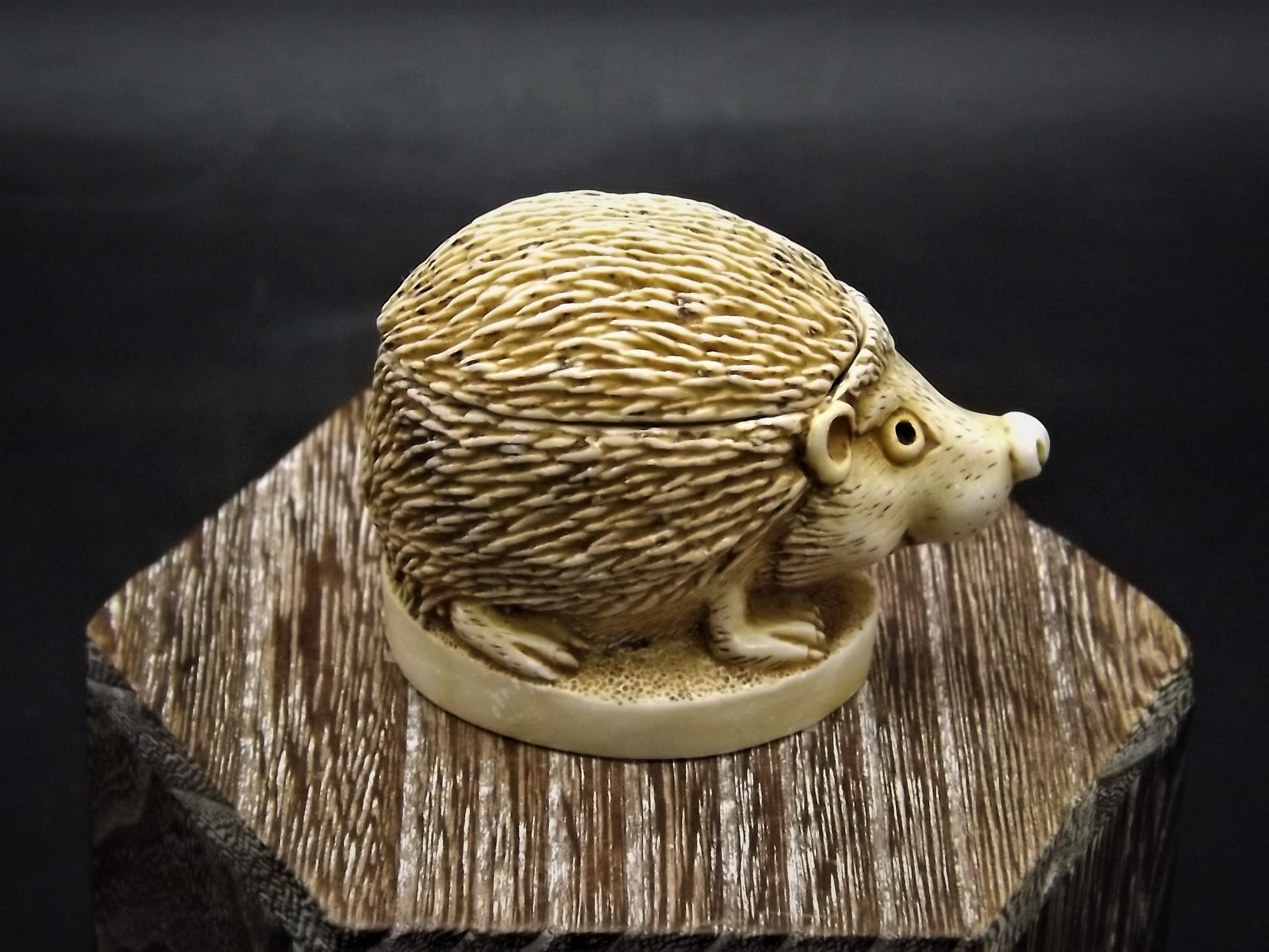 Retired 1994 Harmony Kingdom "Untouchable" piece Excellent condition. No Box