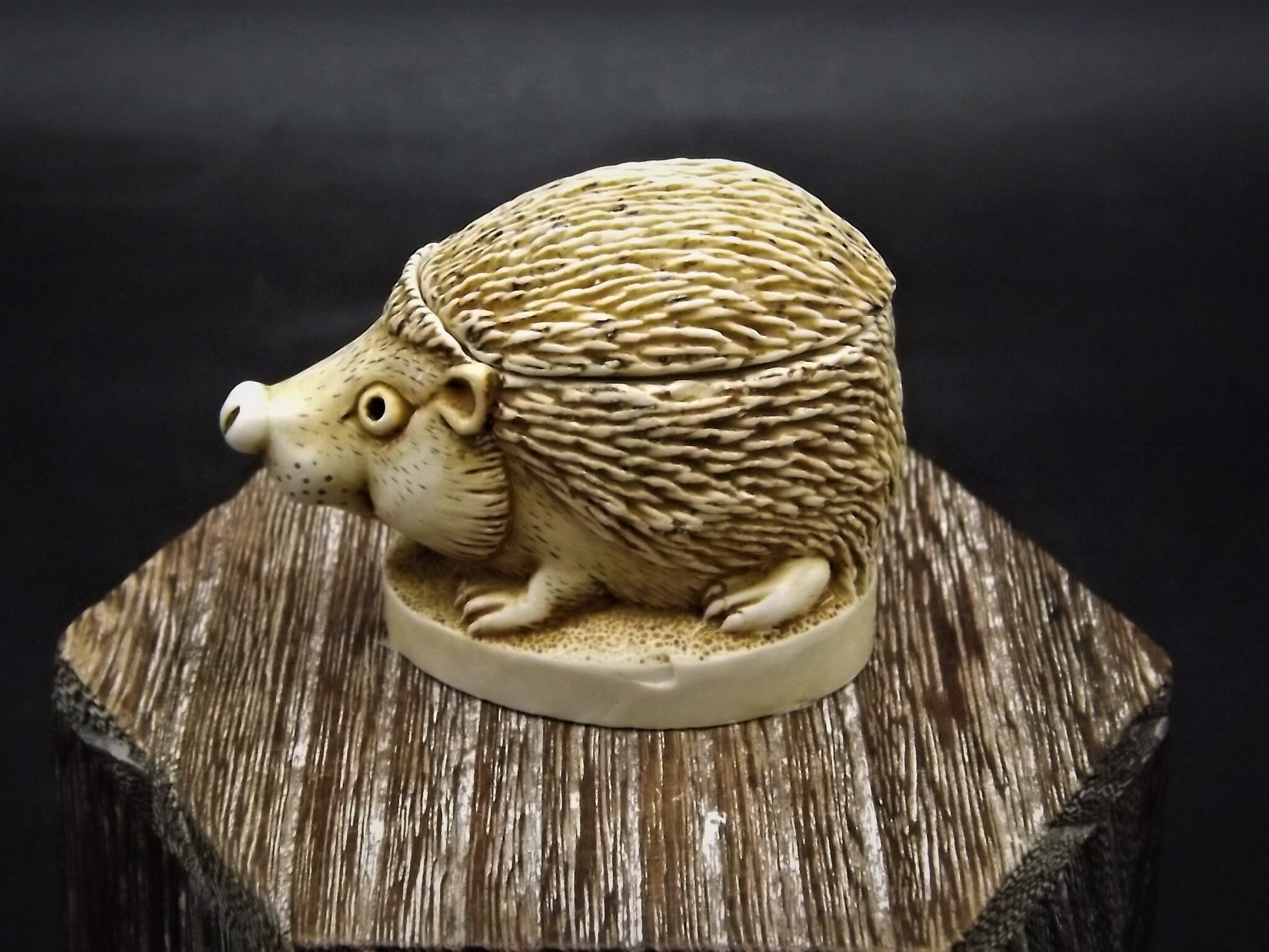 Retired 1994 Harmony Kingdom "Untouchable" piece Excellent condition. No Box