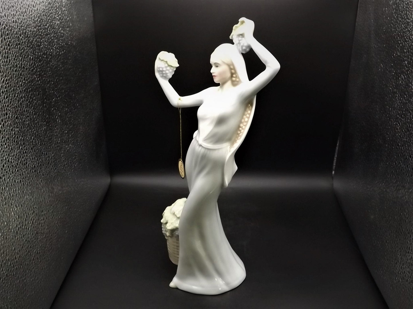 Vintage 1988 Royal Doulton Reflections Series "Autumn Glory" figurine HN 2766. Young lady harvesting grapes Excellent condition!