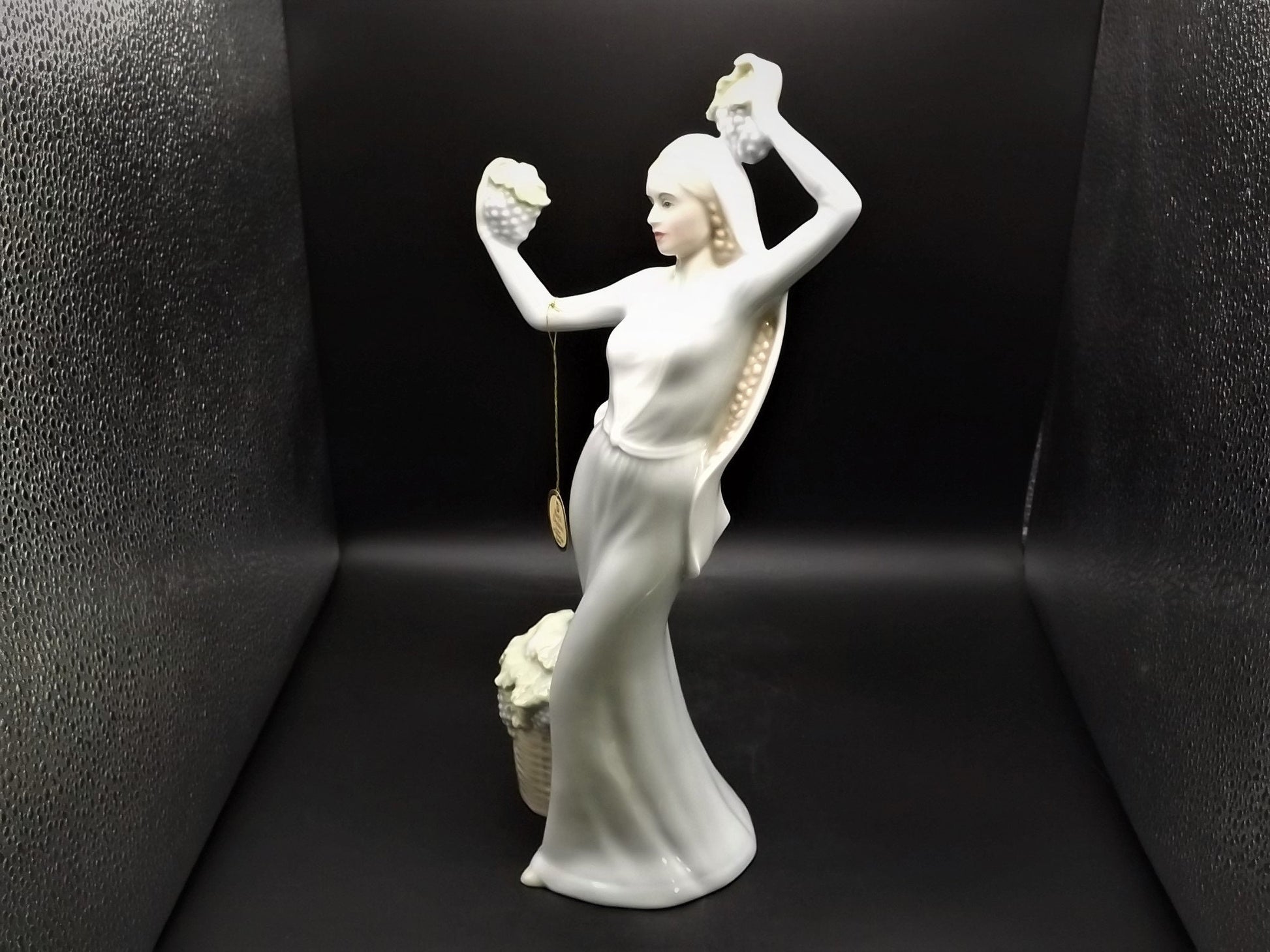 Vintage 1988 Royal Doulton Reflections Series "Autumn Glory" figurine HN 2766. Young lady harvesting grapes Excellent condition!