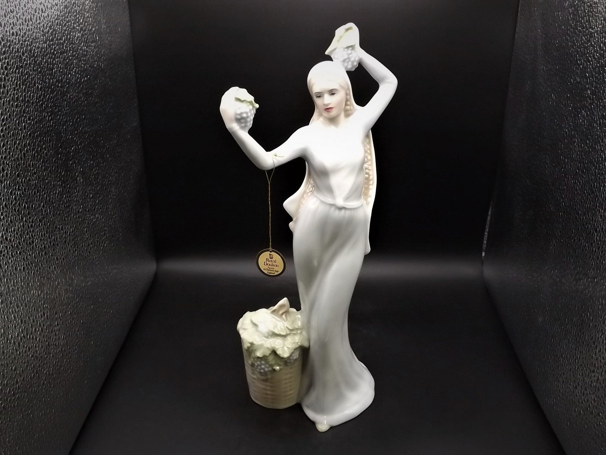 Vintage 1988 Royal Doulton Reflections Series "Autumn Glory" figurine HN 2766. Young lady harvesting grapes Excellent condition!