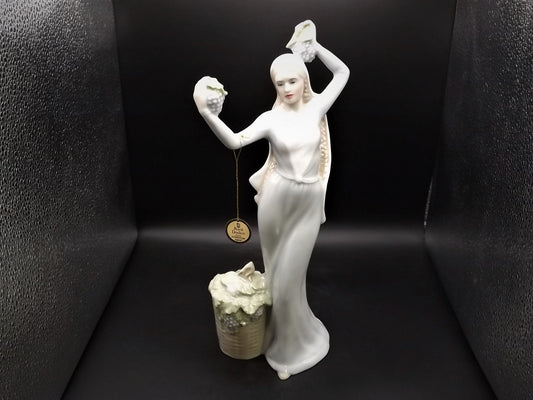 Vintage 1988 Royal Doulton Reflections Series "Autumn Glory" figurine HN 2766. Young lady harvesting grapes Excellent condition!