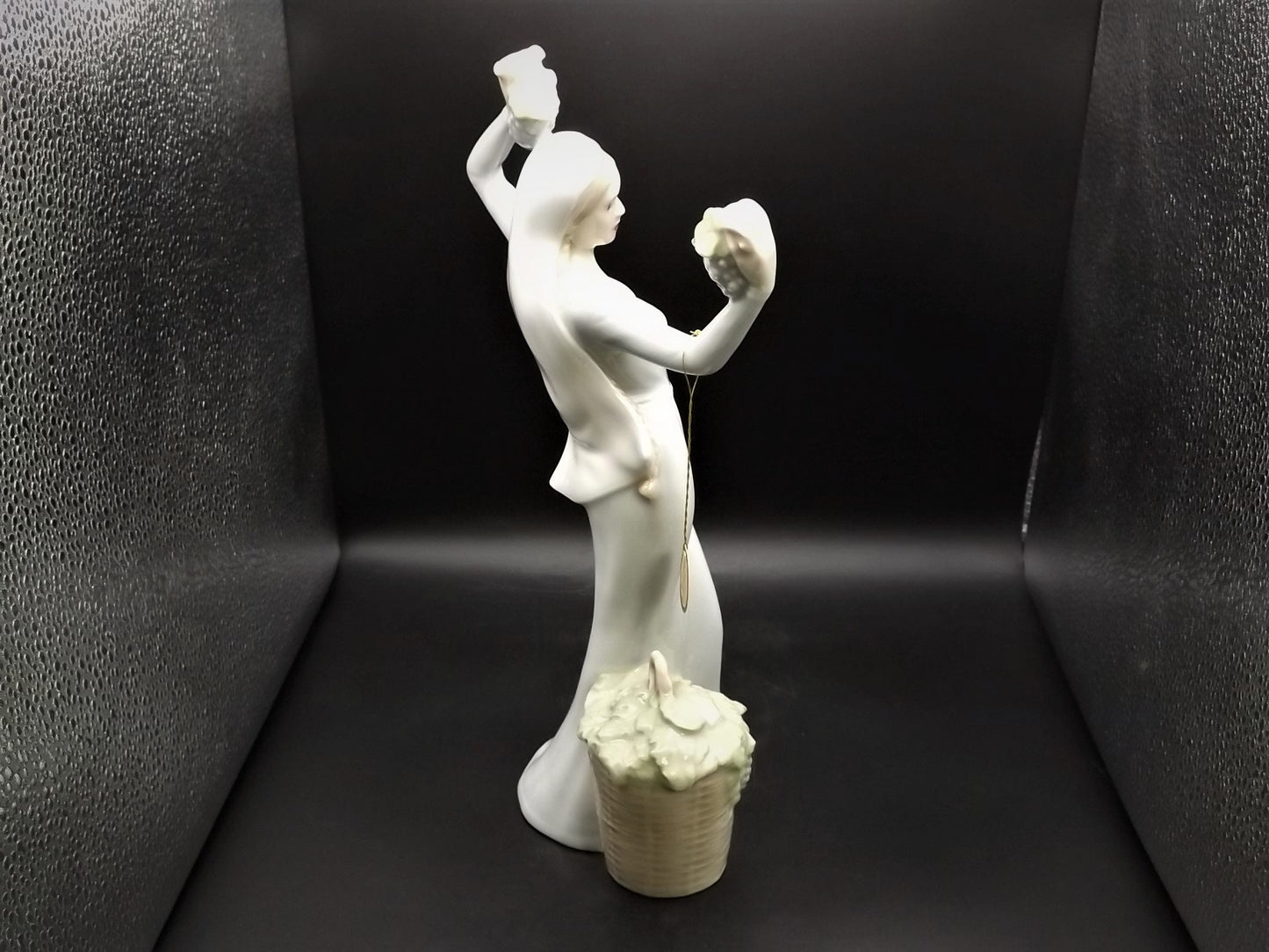 Vintage 1988 Royal Doulton Reflections Series "Autumn Glory" figurine HN 2766. Young lady harvesting grapes Excellent condition!