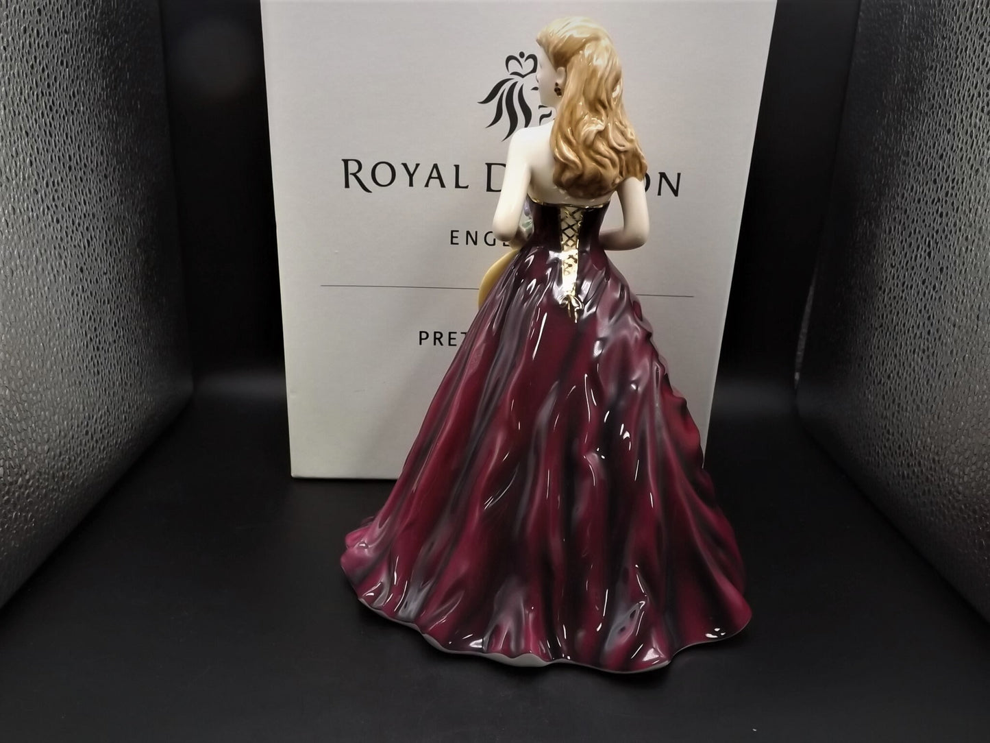 Vintage Royal Doulton Figurine: Pretty Ladies "Anne" HN 5332 (Original Box & COA)