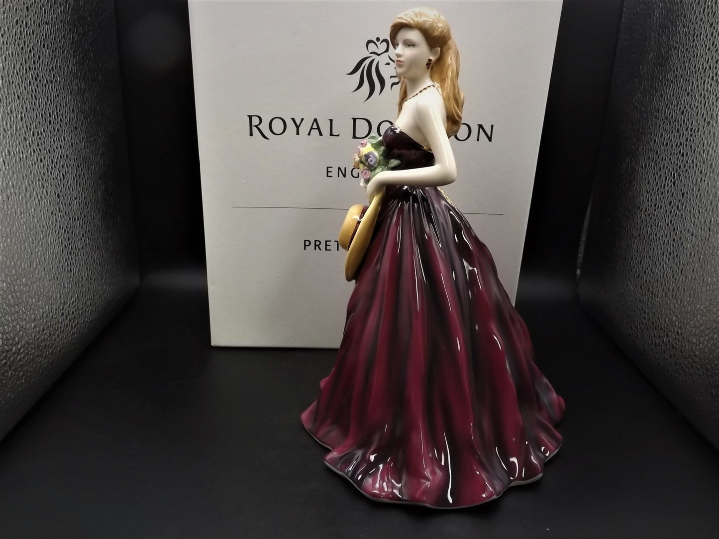 Vintage Royal Doulton Figurine: Pretty Ladies "Anne" HN 5332 (Original Box & COA)