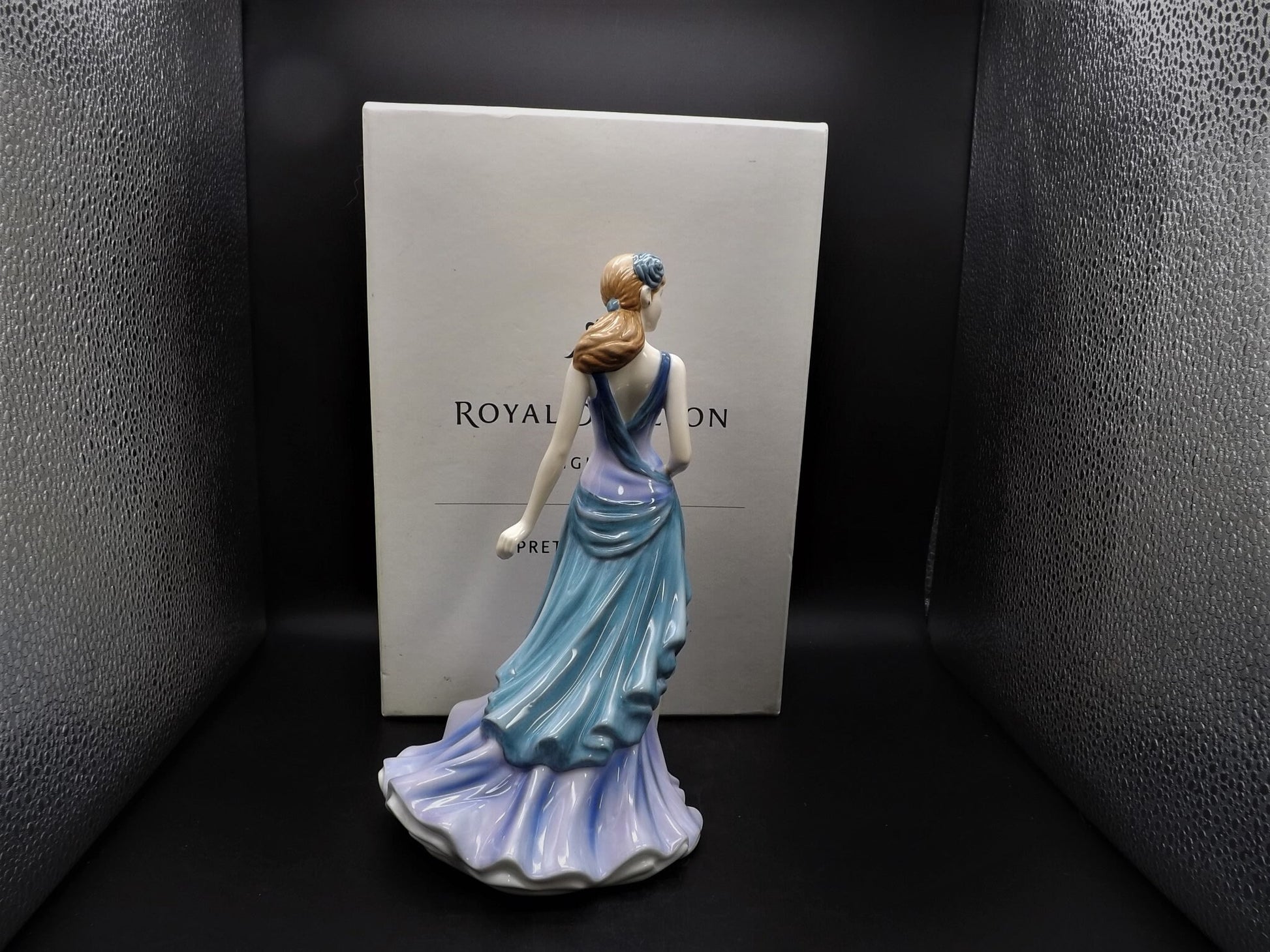 Vintage Royal Doulton Figurine: Pretty Ladies "To Someone Special" HN 5141 (Original Box & COA)