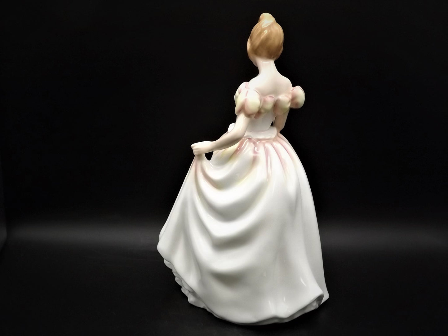 Vintage Royal Doulton "Gift of Love" figurine HN 3427. Excellent condition young lady with a flower!