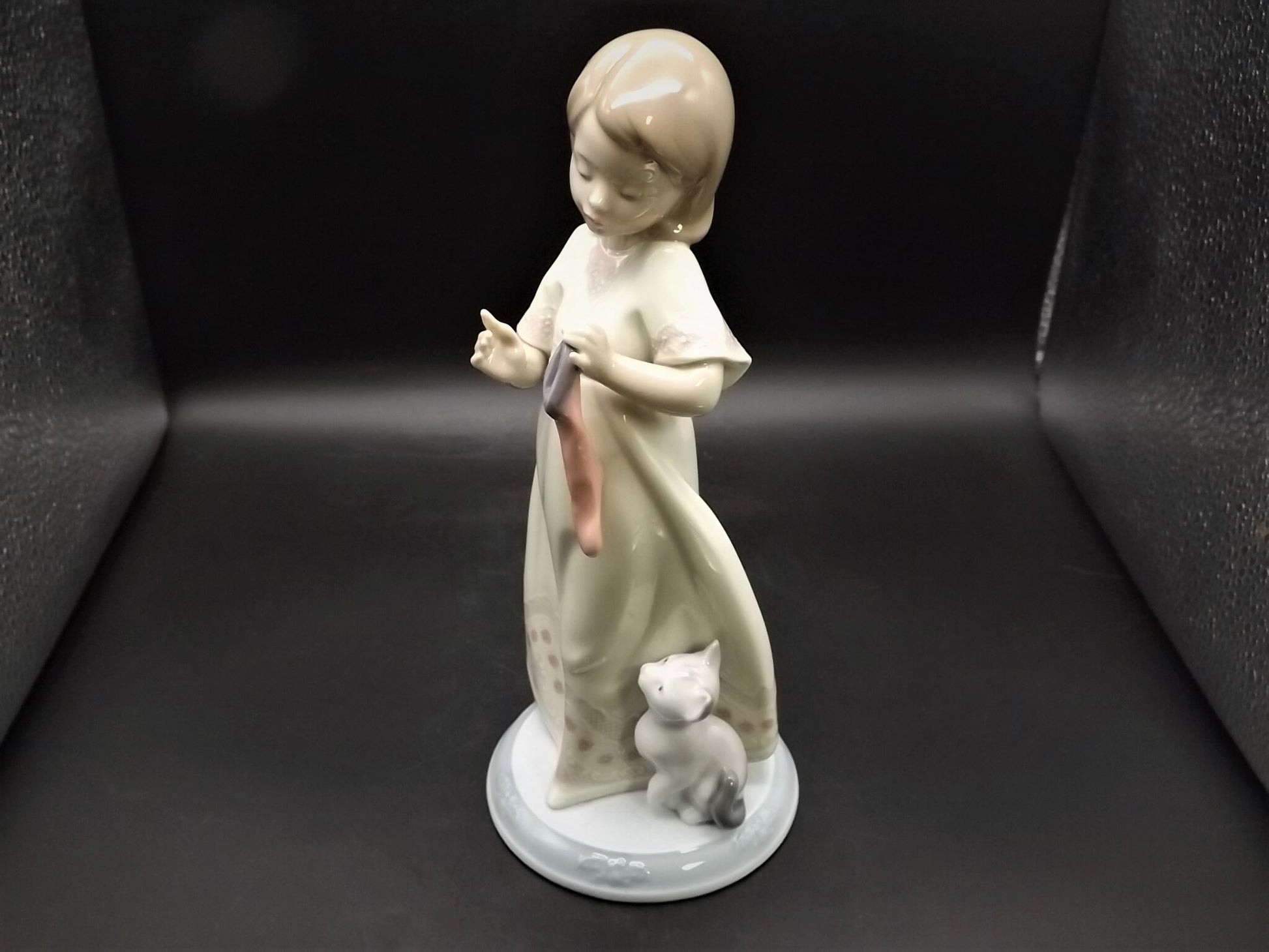 Vintage 1999 Lladro Night before Christmas Collection "A Stocking for kitty" #6669 with original box. Child hanging a stocking for her pet.