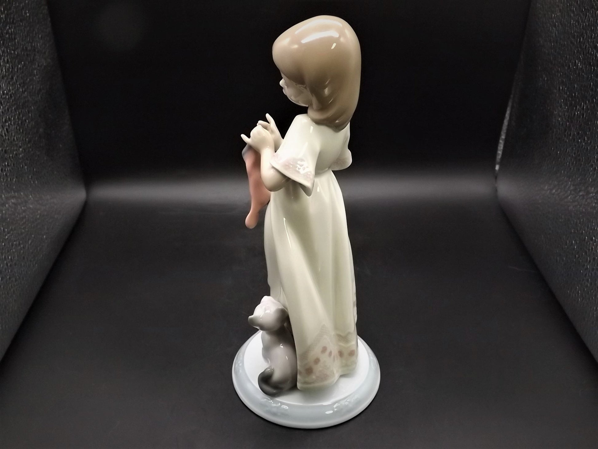 Vintage 1999 Lladro Night before Christmas Collection "A Stocking for kitty" #6669 with original box. Child hanging a stocking for her pet.