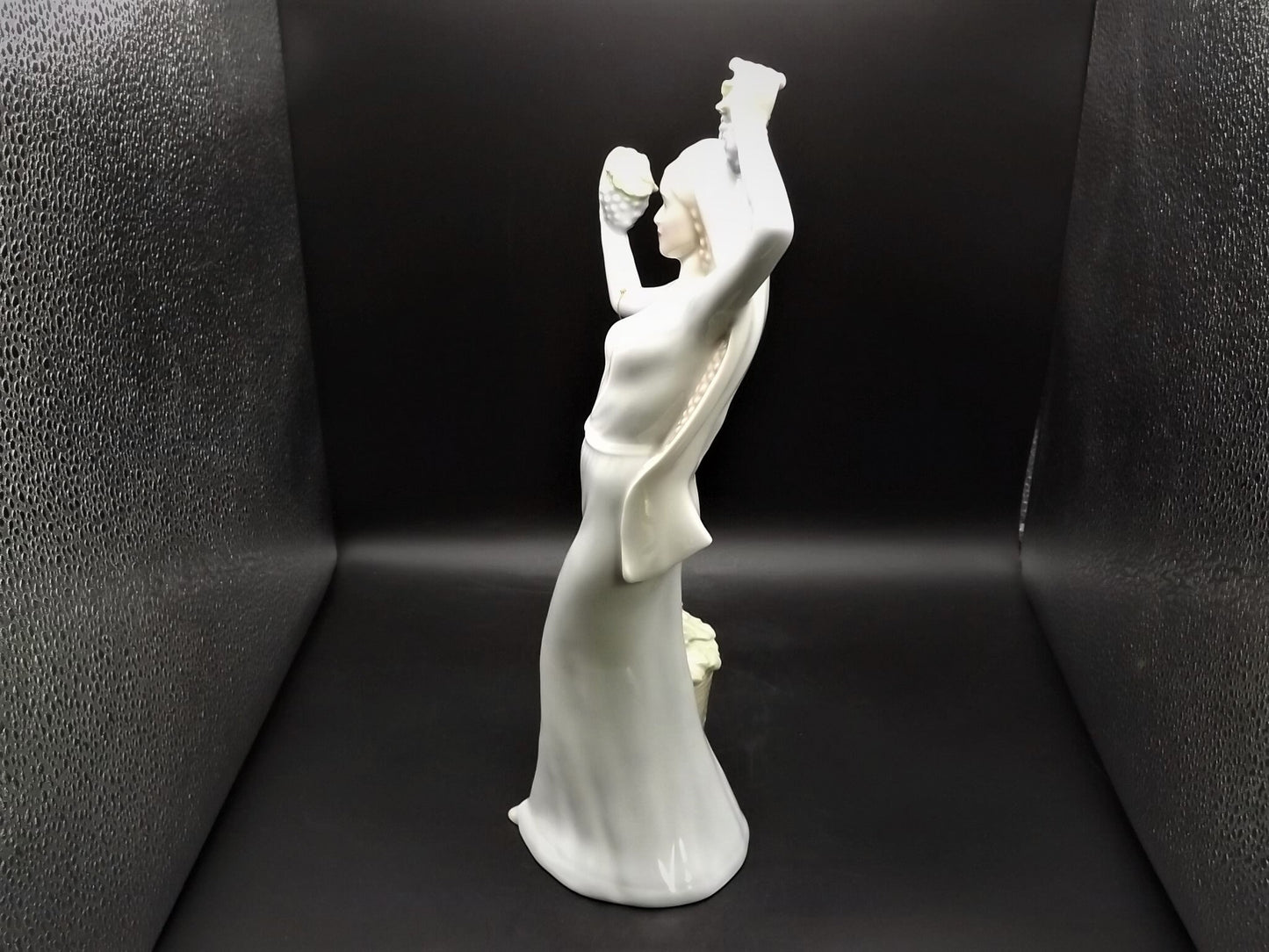 Vintage 1988 Royal Doulton Reflections Series "Autumn Glory" figurine HN 2766. Young lady harvesting grapes Excellent condition!