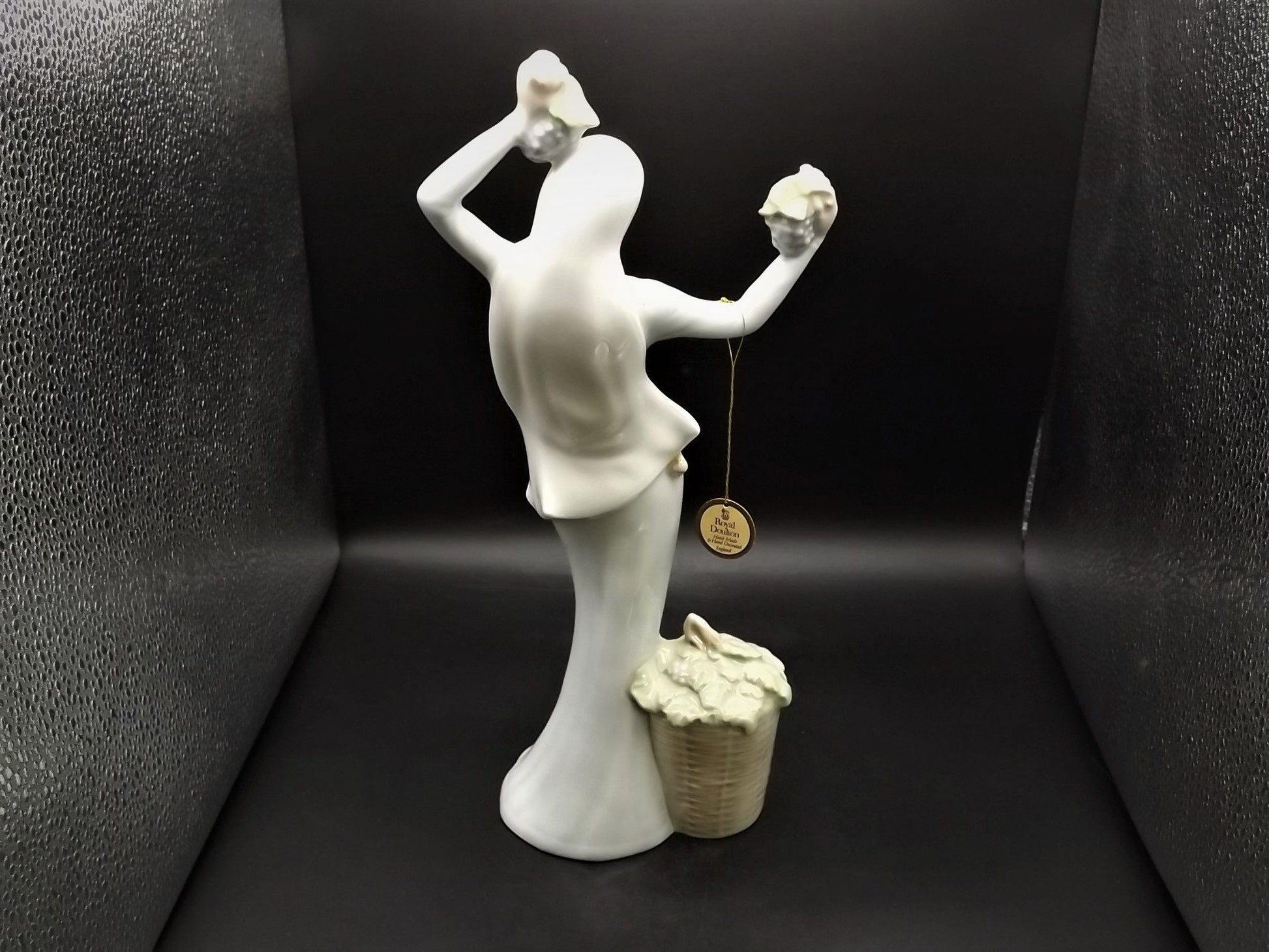 Vintage 1988 Royal Doulton Reflections Series "Autumn Glory" figurine HN 2766. Young lady harvesting grapes Excellent condition!