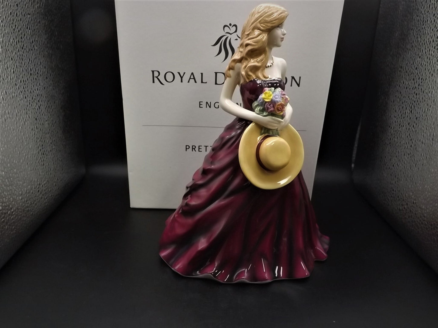 Vintage Royal Doulton Figurine: Pretty Ladies "Anne" HN 5332 (Original Box & COA)