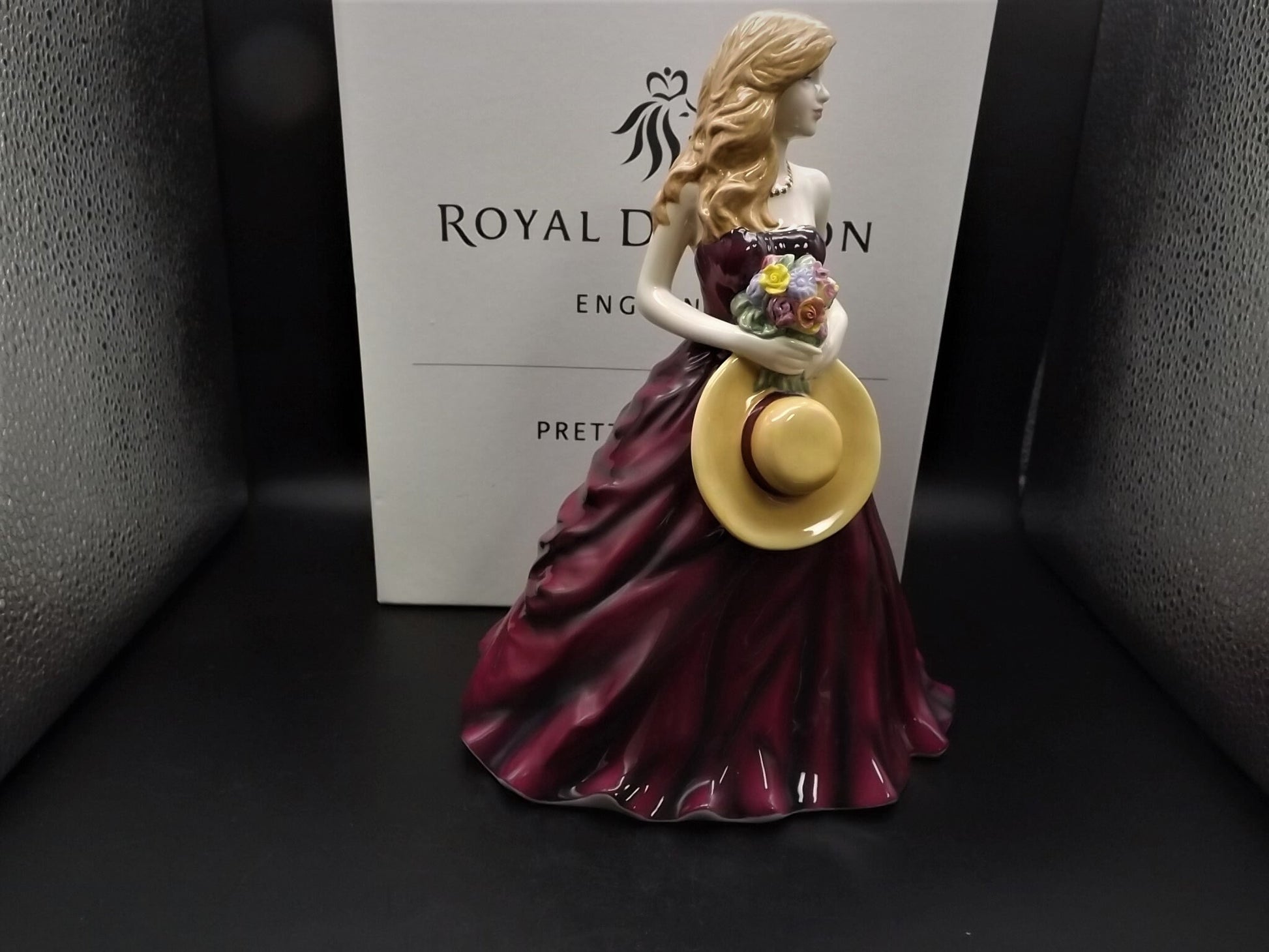 Vintage Royal Doulton Figurine: Pretty Ladies "Anne" HN 5332 (Original Box & COA)
