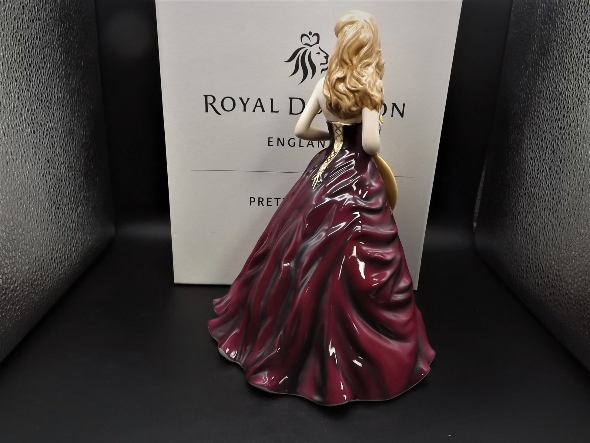 Vintage Royal Doulton Figurine: Pretty Ladies "Anne" HN 5332 (Original Box & COA)