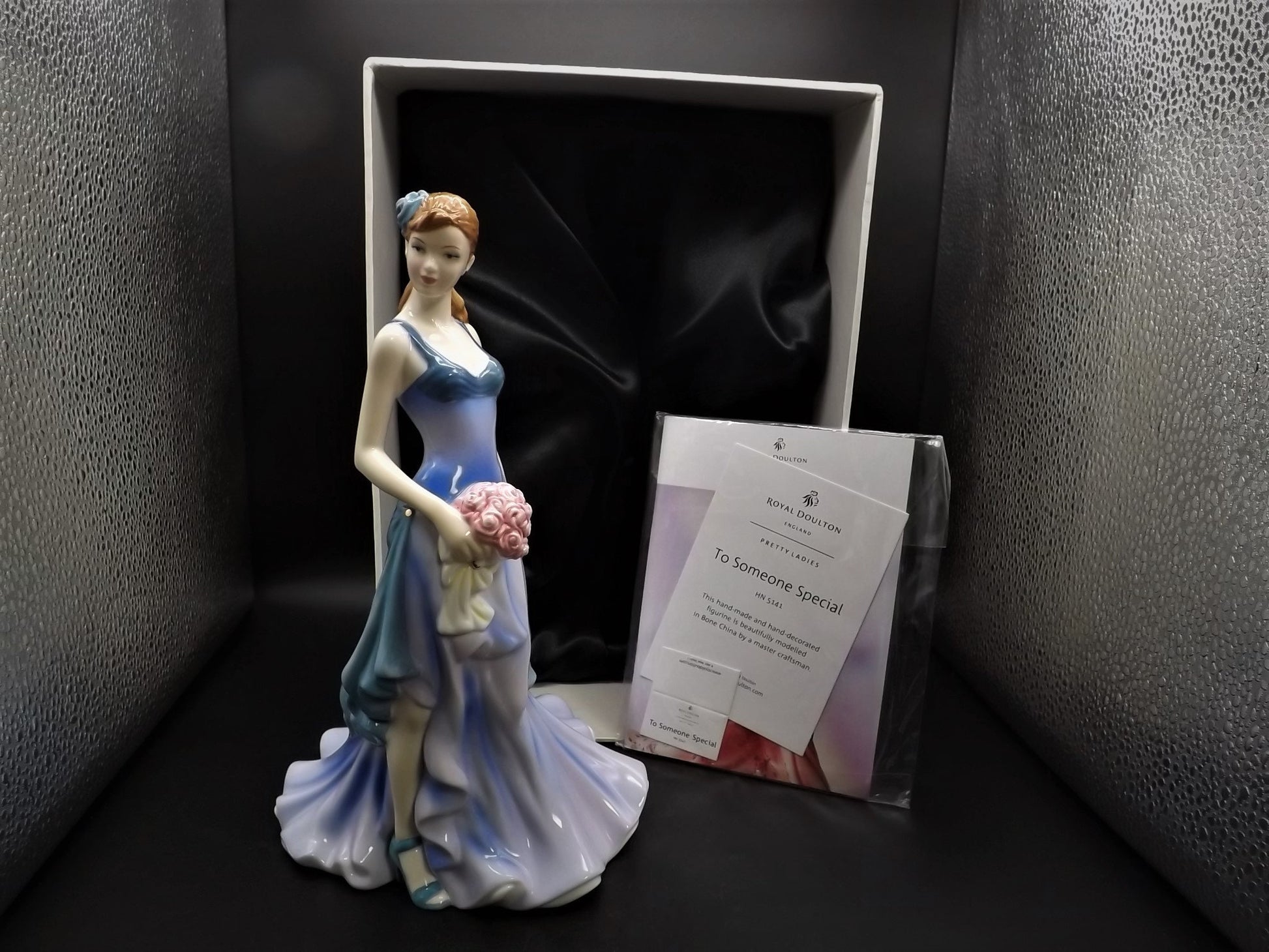 Vintage Royal Doulton Figurine: Pretty Ladies "To Someone Special" HN 5141 (Original Box & COA)