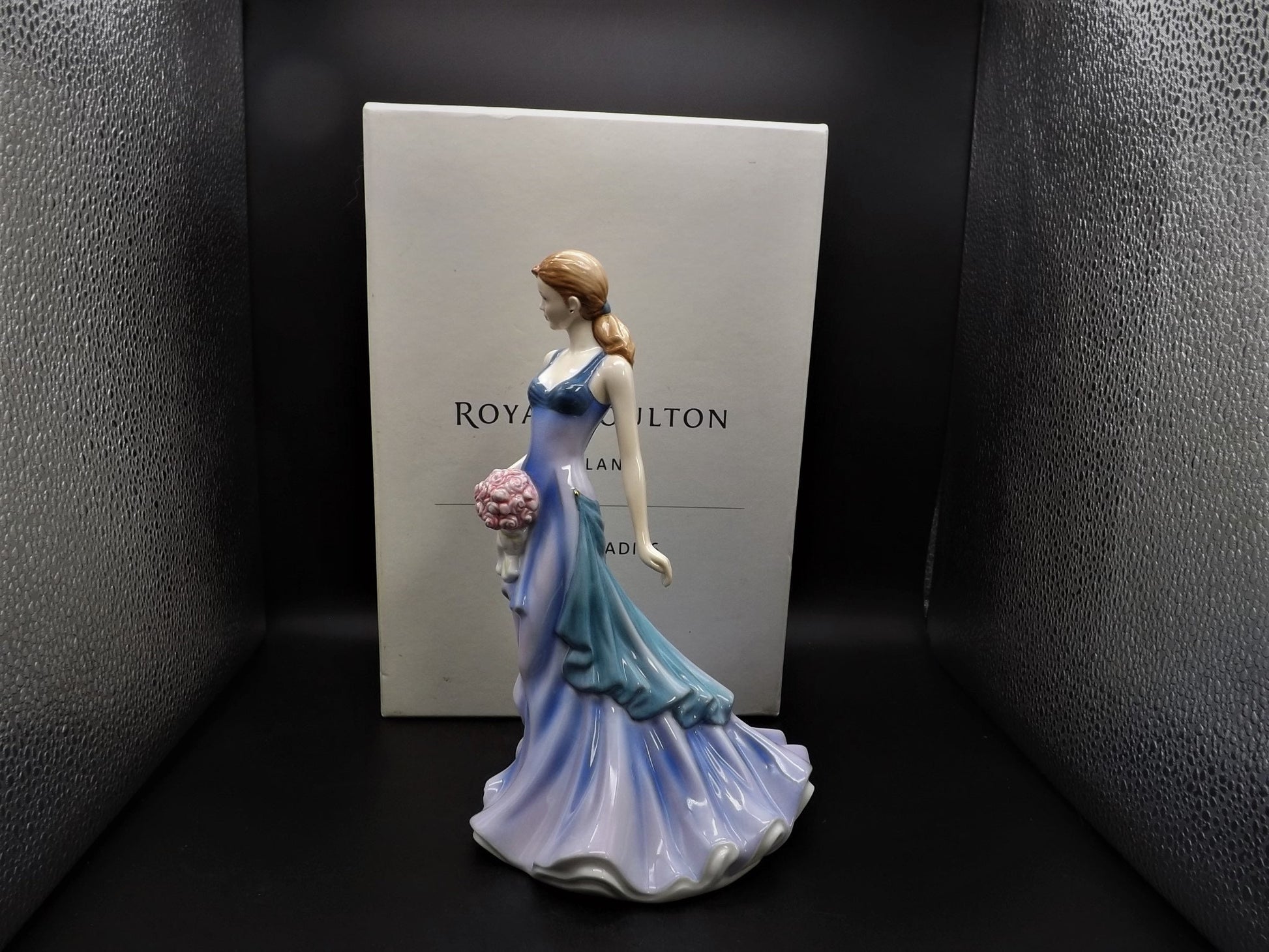 Vintage Royal Doulton Figurine: Pretty Ladies "To Someone Special" HN 5141 (Original Box & COA)