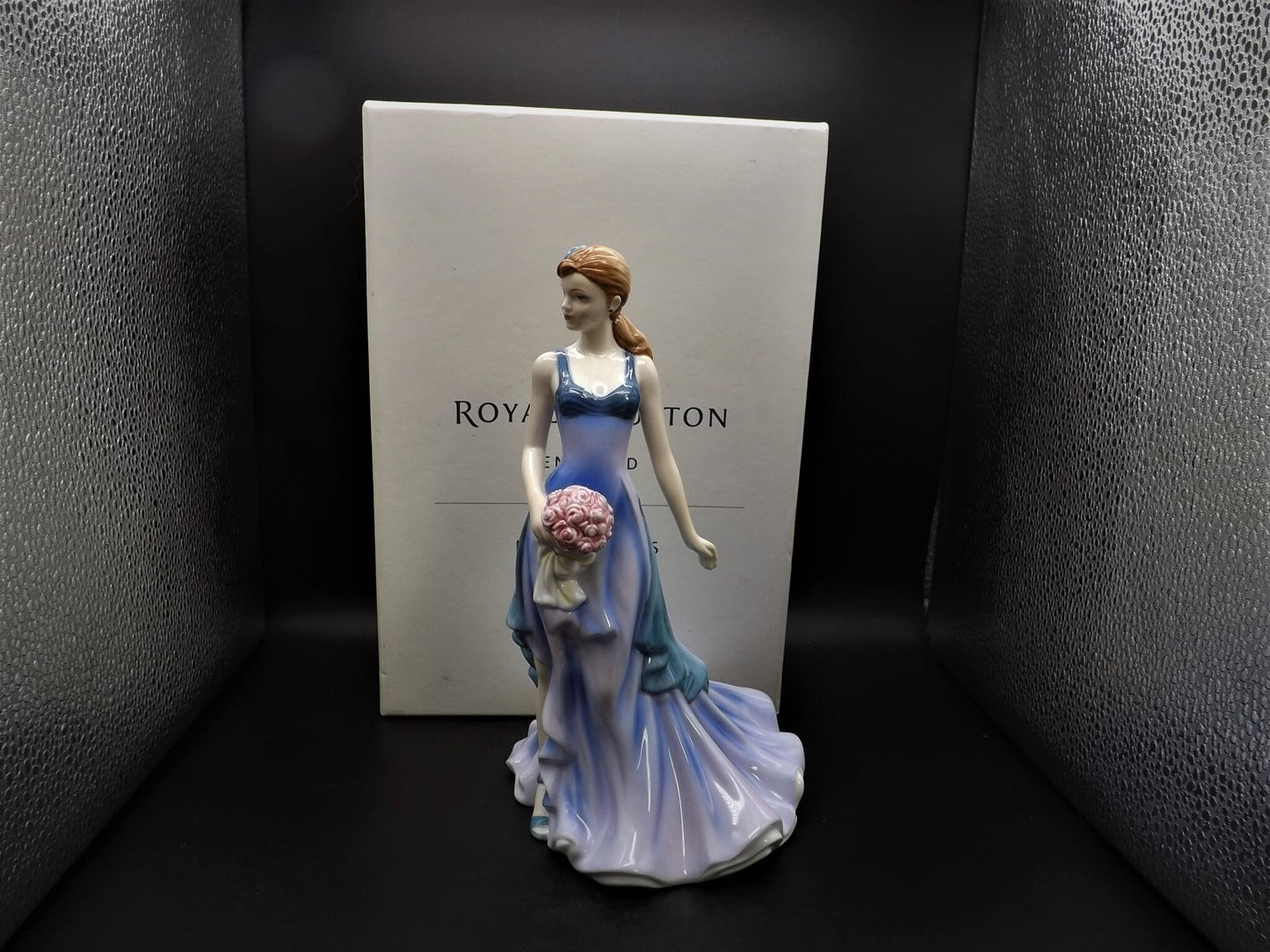 Vintage Royal Doulton Figurine: Pretty Ladies "To Someone Special" HN 5141 (Original Box & COA)