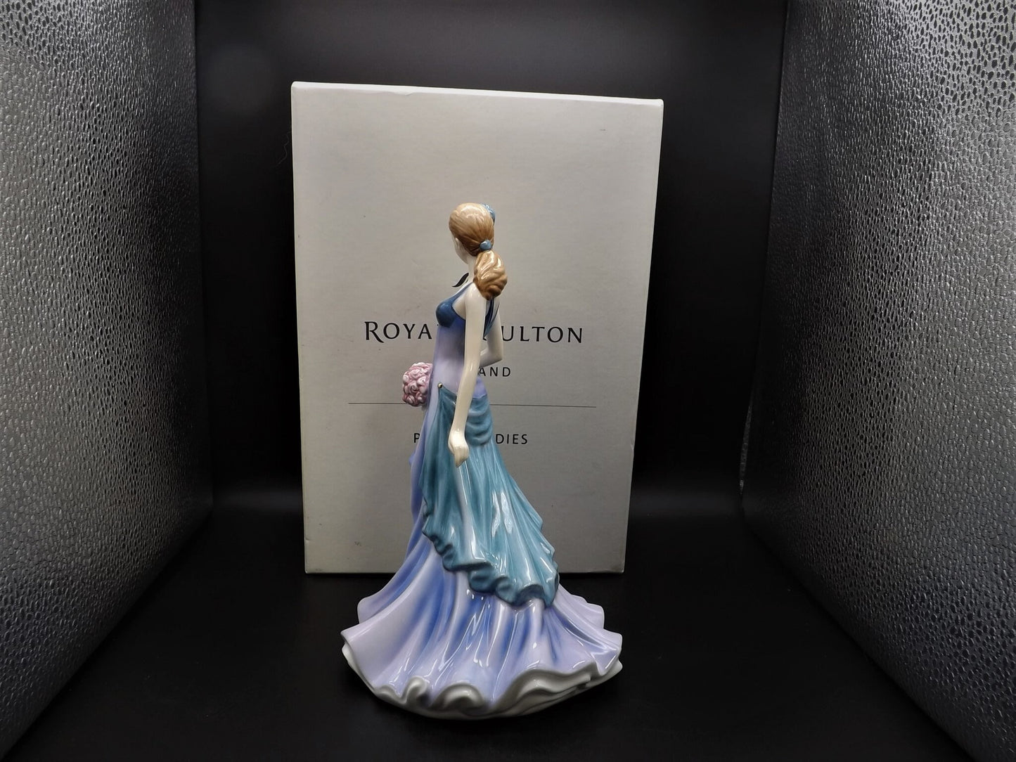 Vintage Royal Doulton Figurine: Pretty Ladies "To Someone Special" HN 5141 (Original Box & COA)
