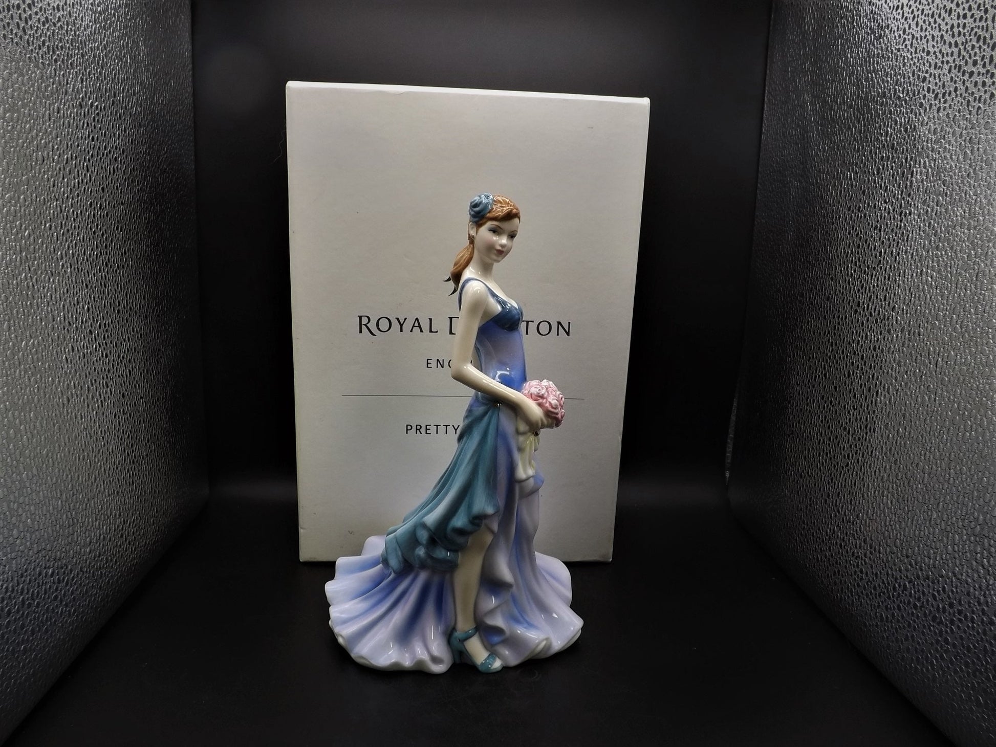 Vintage Royal Doulton Figurine: Pretty Ladies "To Someone Special" HN 5141 (Original Box & COA)