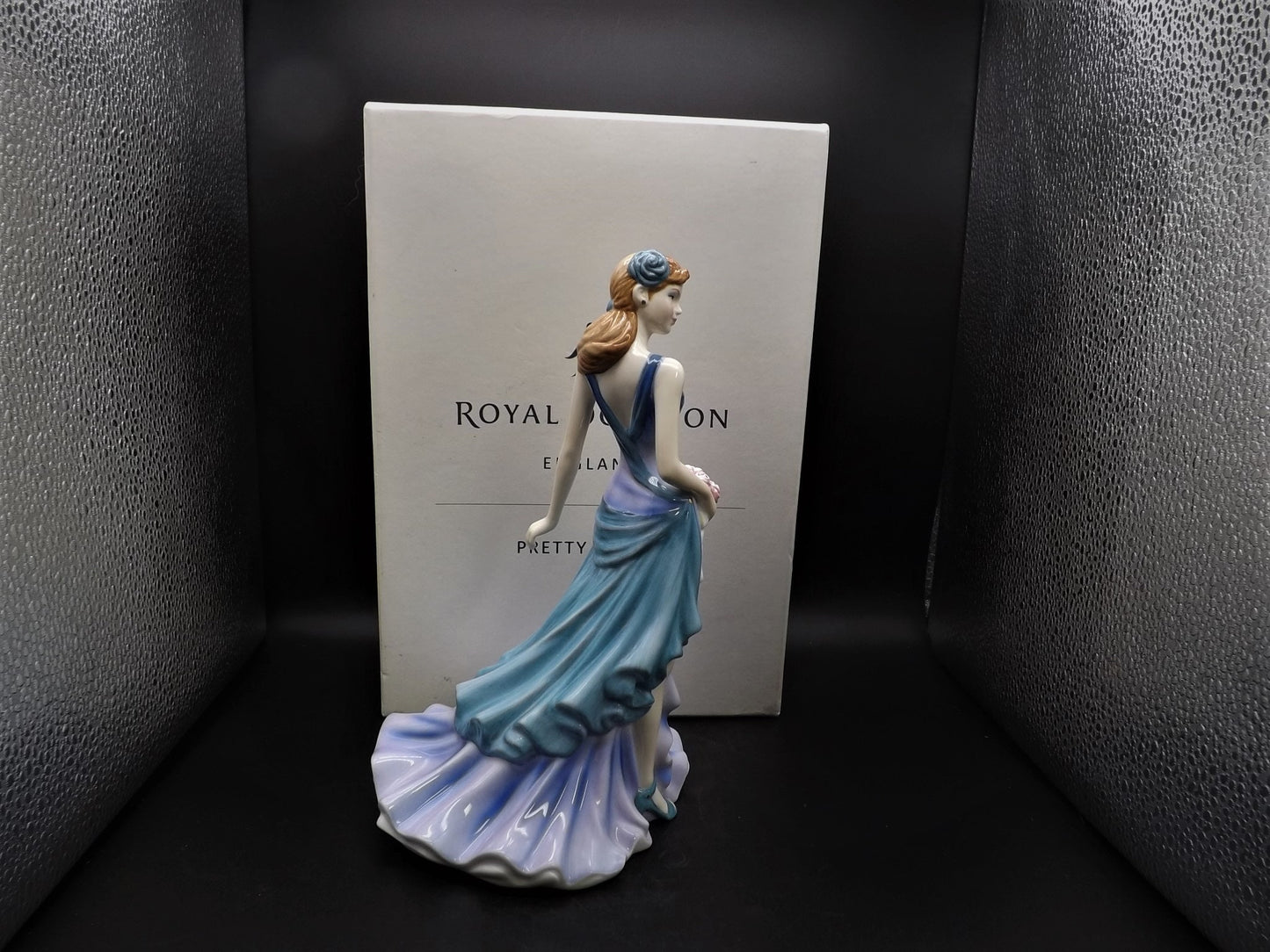 Vintage Royal Doulton Figurine: Pretty Ladies "To Someone Special" HN 5141 (Original Box & COA)