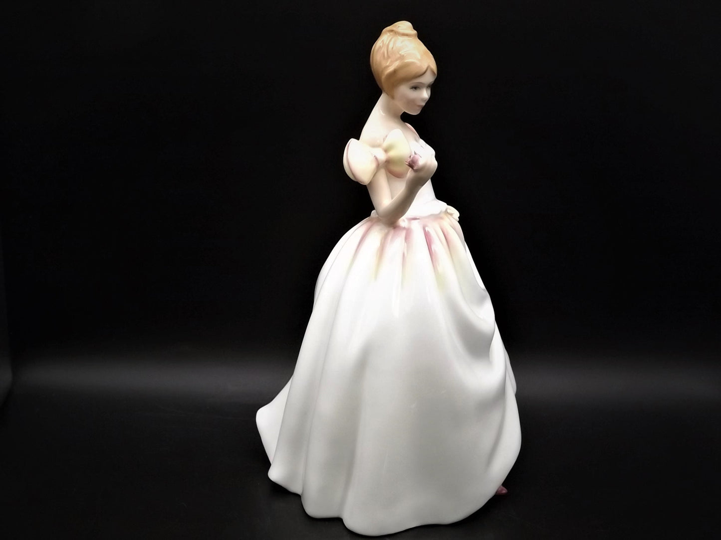 Vintage Royal Doulton "Gift of Love" figurine HN 3427. Excellent condition young lady with a flower!