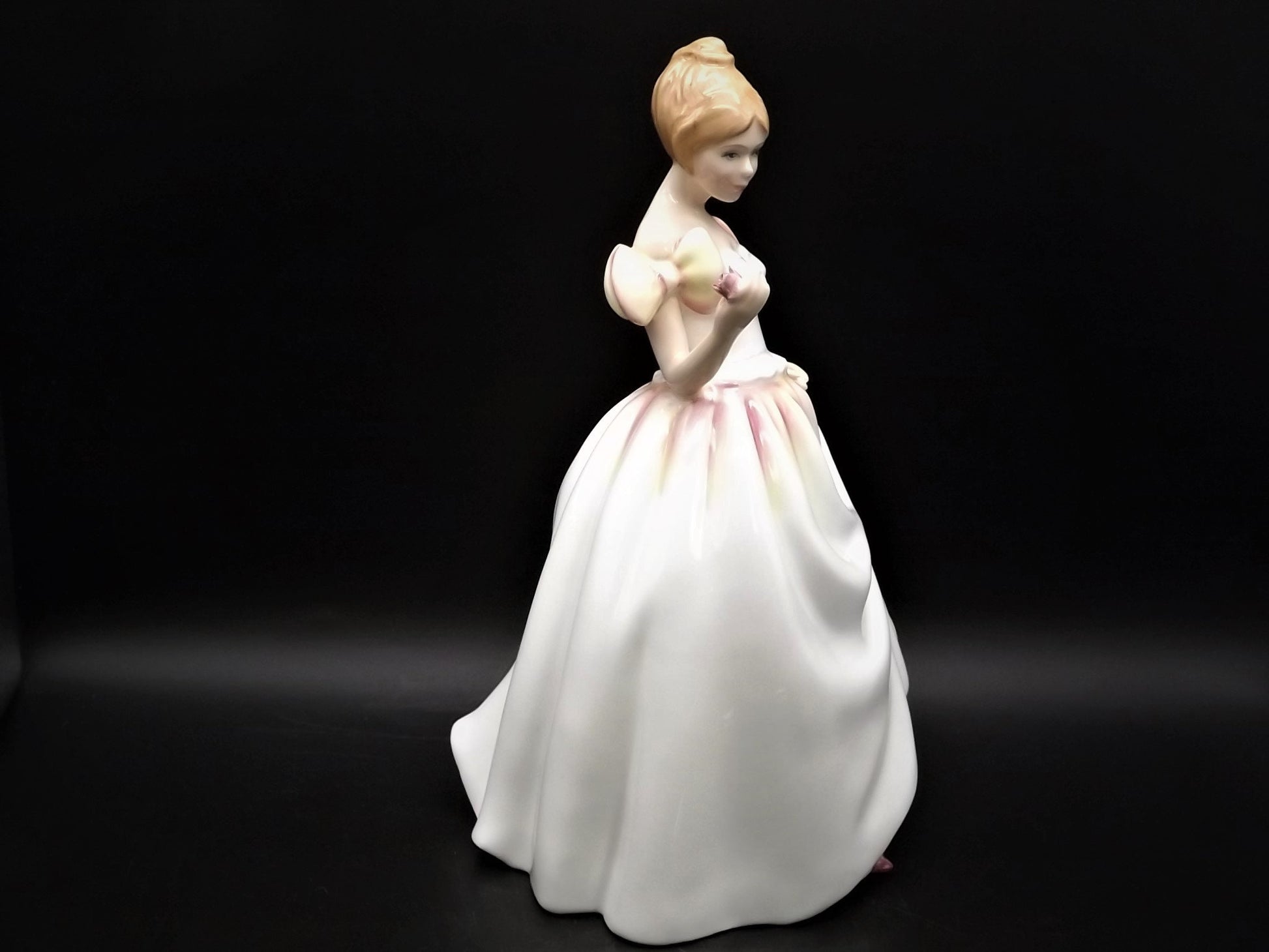 Vintage Royal Doulton "Gift of Love" figurine HN 3427. Excellent condition young lady with a flower!