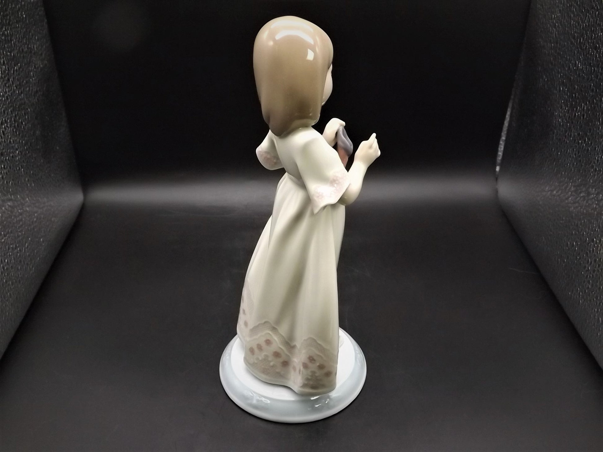 Vintage 1999 Lladro Night before Christmas Collection "A Stocking for kitty" #6669 with original box. Child hanging a stocking for her pet.