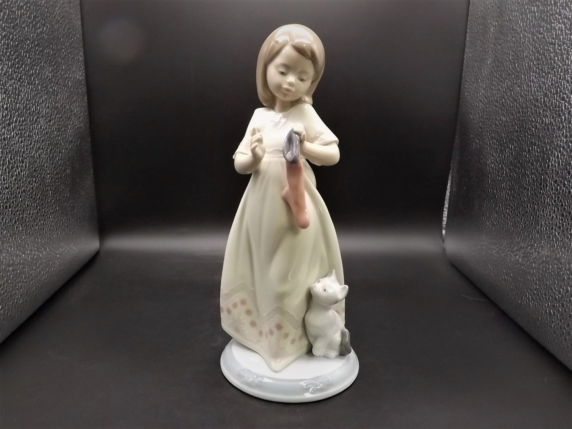 Vintage 1999 Lladro Night before Christmas Collection "A Stocking for kitty" #6669 with original box. Child hanging a stocking for her pet.