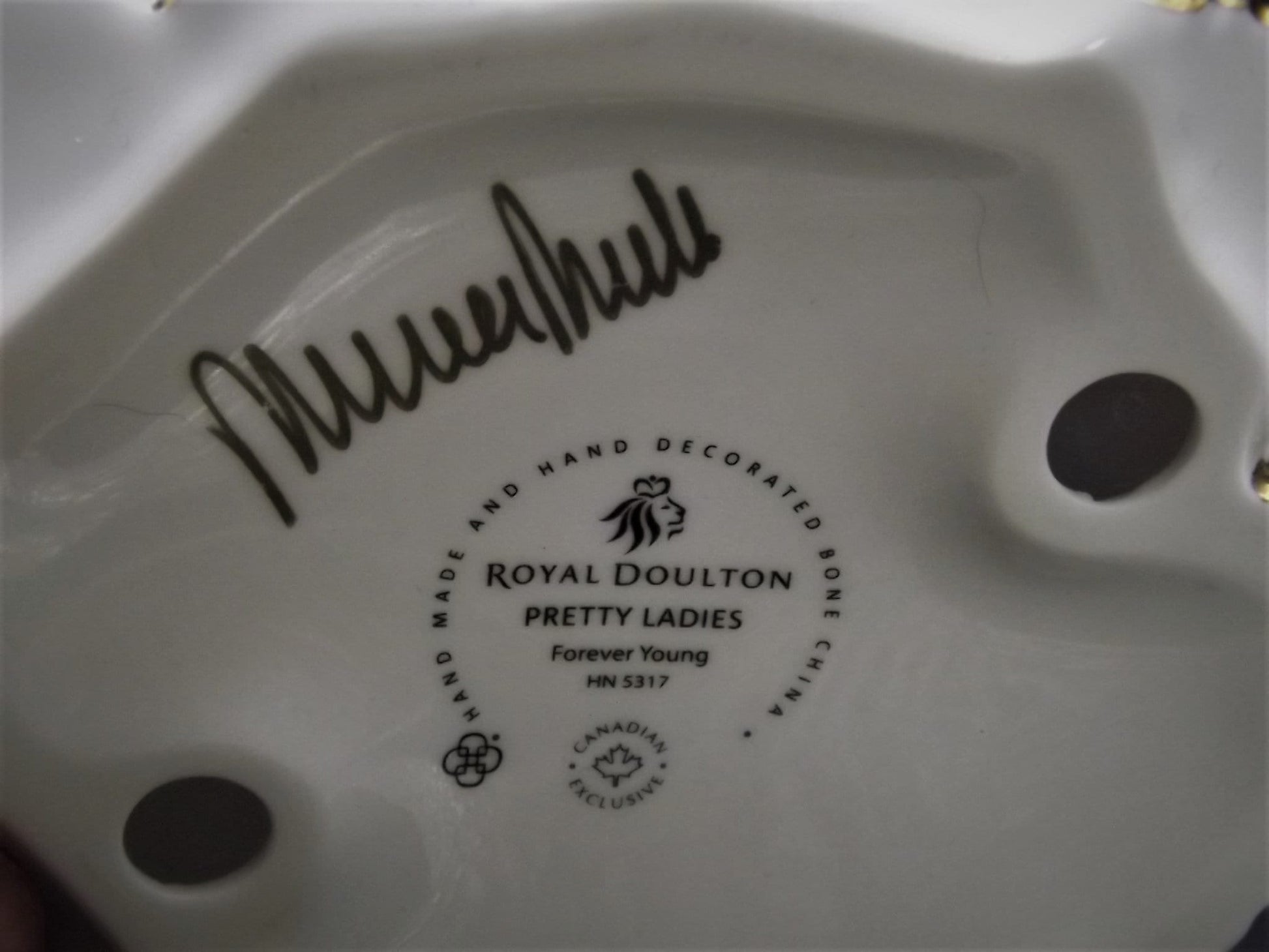 Vintage Royal gold gilded Doulton Pretty Ladies "Forever Young" figurine HN 5317 . Excellent condition! Signed by Michael Doulton.