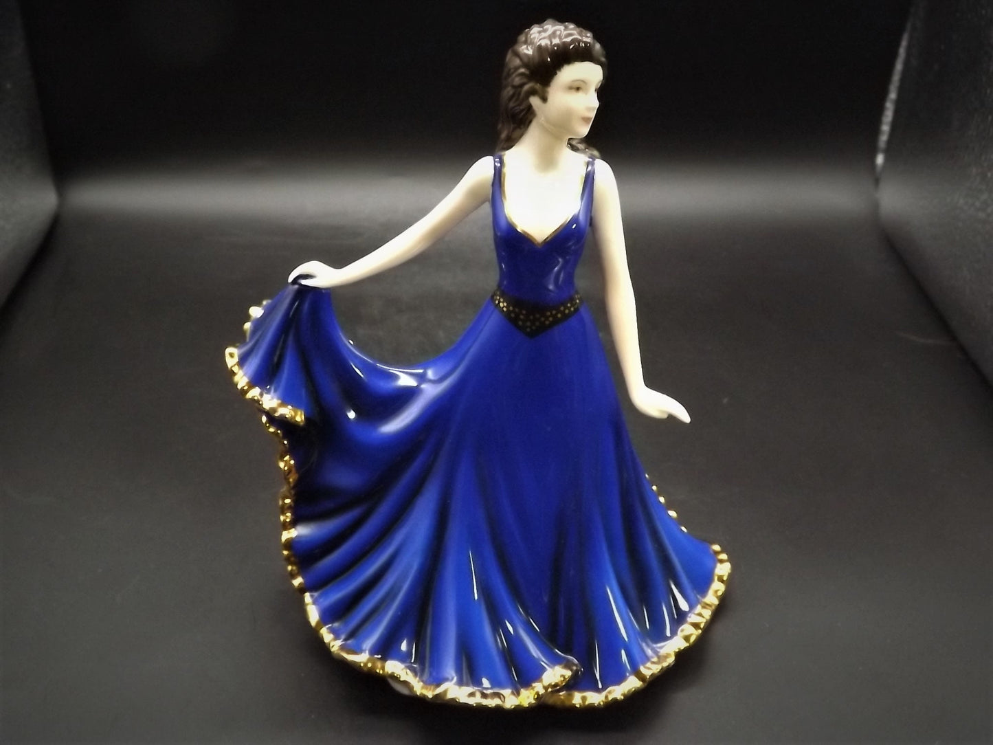 Vintage Royal gold gilded Doulton Pretty Ladies "Forever Young" figurine HN 5317 . Excellent condition! Signed by Michael Doulton.