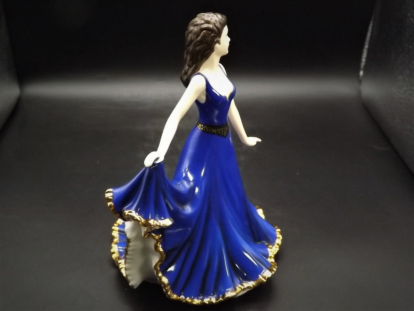 Vintage Royal gold gilded Doulton Pretty Ladies "Forever Young" figurine HN 5317 . Excellent condition! Signed by Michael Doulton.