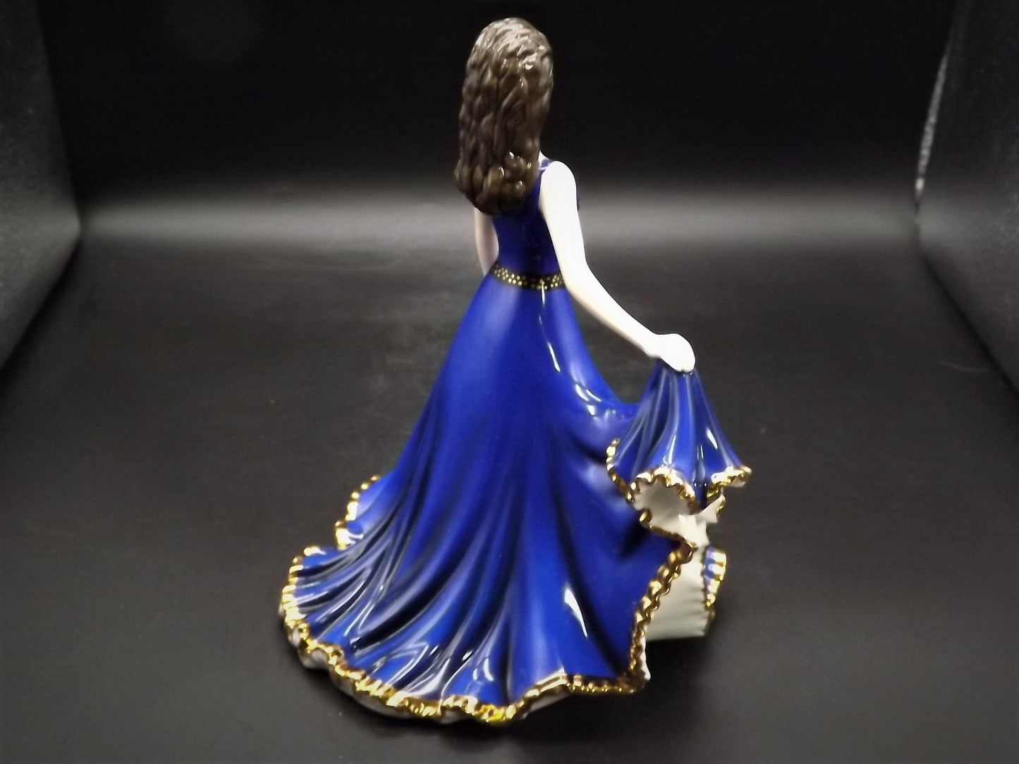 Vintage Royal gold gilded Doulton Pretty Ladies "Forever Young" figurine HN 5317 . Excellent condition! Signed by Michael Doulton.