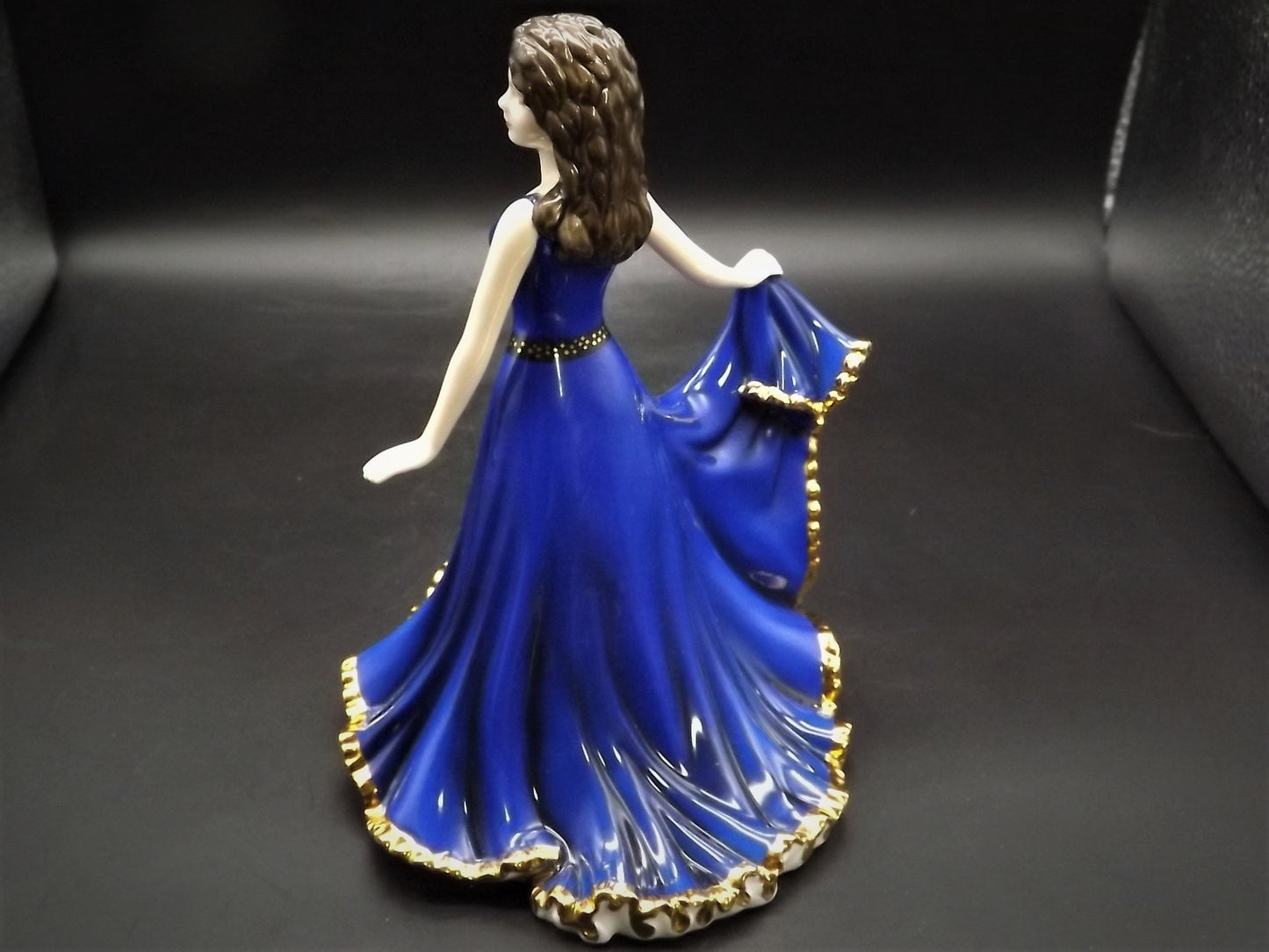 Vintage Royal gold gilded Doulton Pretty Ladies "Forever Young" figurine HN 5317 . Excellent condition! Signed by Michael Doulton.