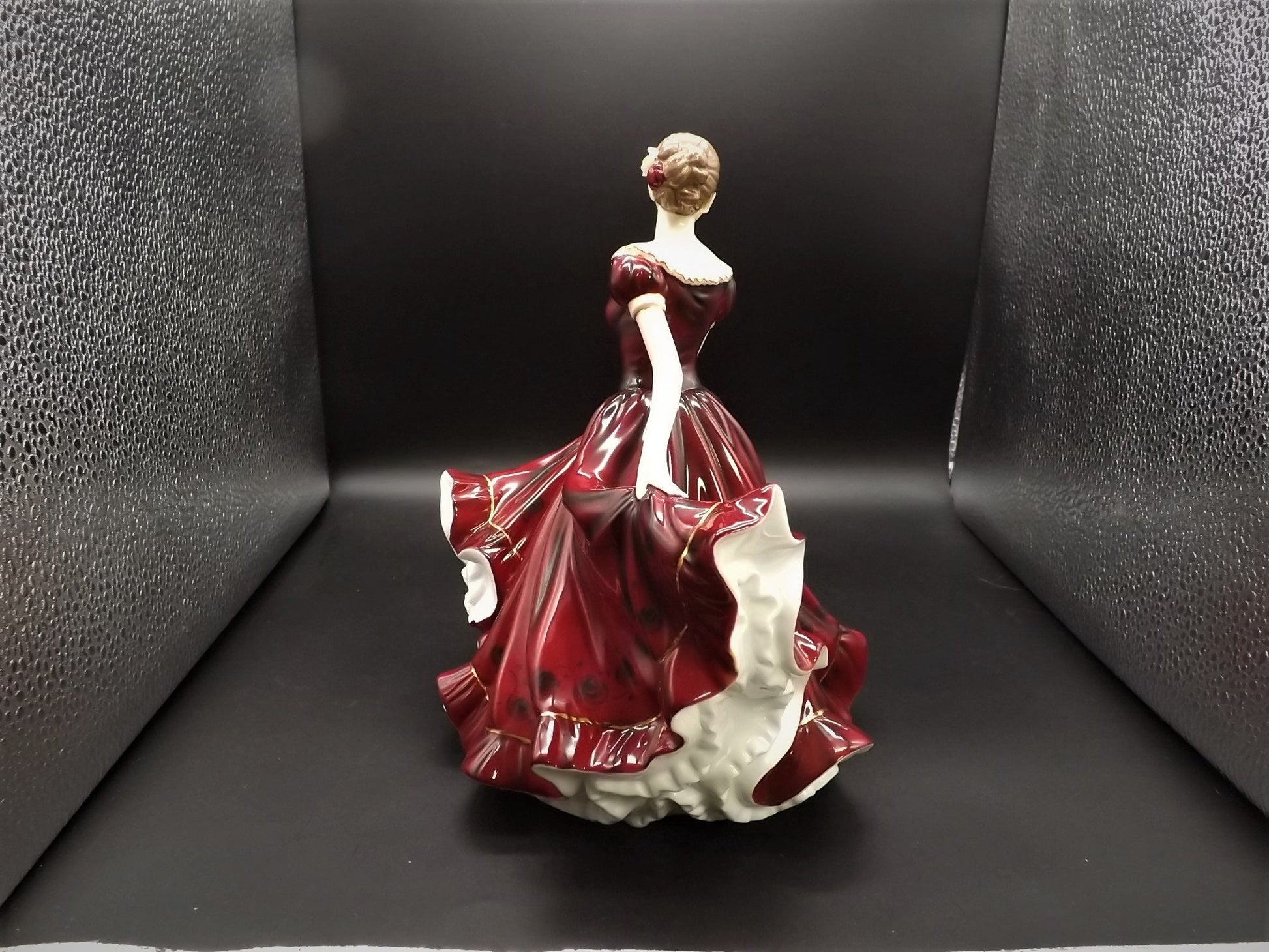 Vintage 1995 Royal Doulton "Sophie" Figurine of the year 2010 figurine HN 5376 . Excellent condition! Original box & COA.
