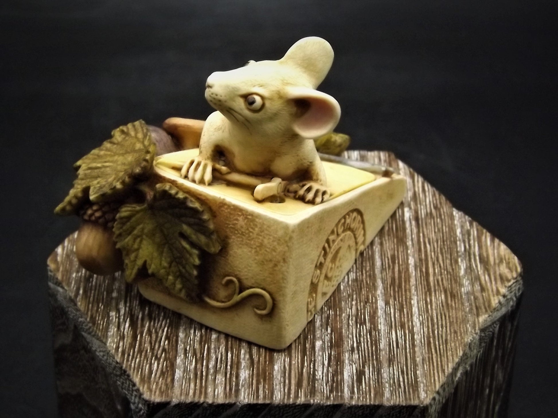 Vintage 2002 TJDLMI-1 Harmony Kingdom "Gruyere" hand Painted mouse sitting on a block of cheese. With box and COA.