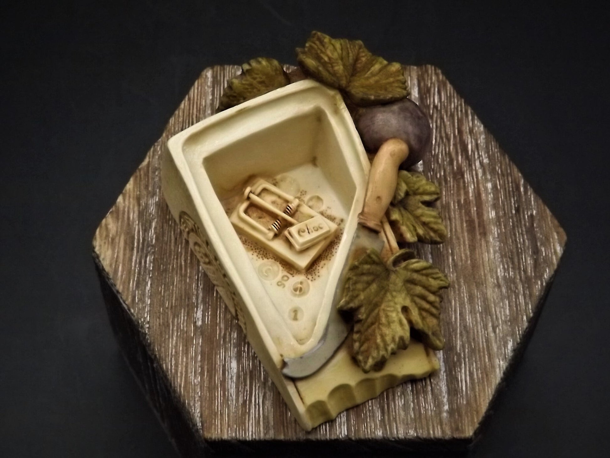 Vintage 2002 TJDLMI-1 Harmony Kingdom "Gruyere" hand Painted mouse sitting on a block of cheese. With box and COA.