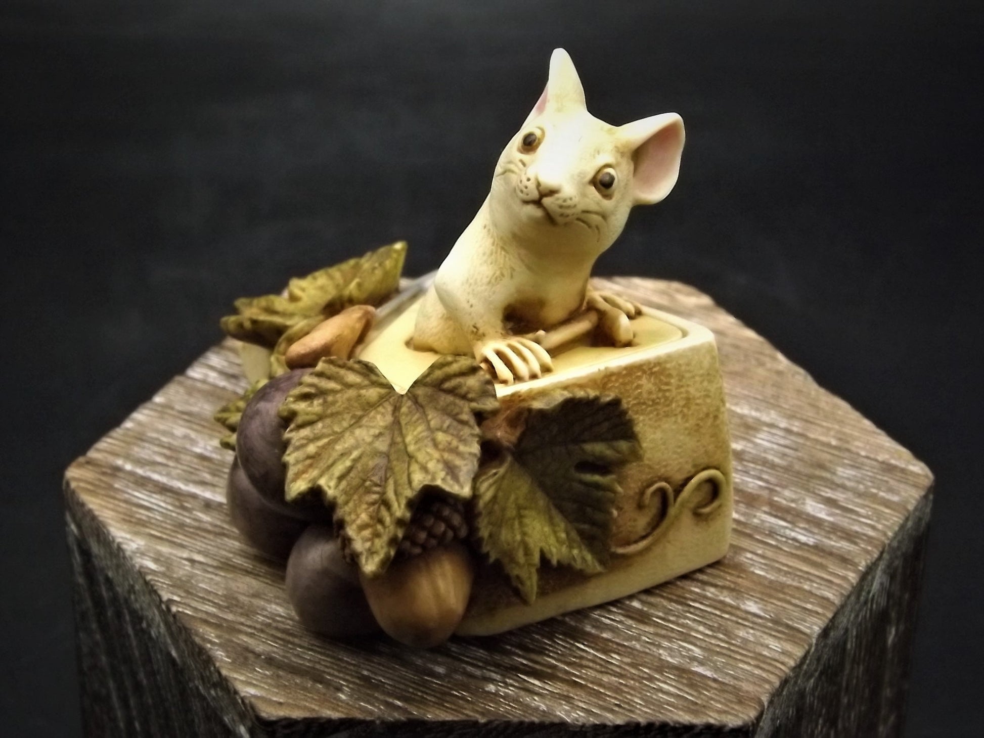 Vintage 2002 TJDLMI-1 Harmony Kingdom "Gruyere" hand Painted mouse sitting on a block of cheese. With box and COA.