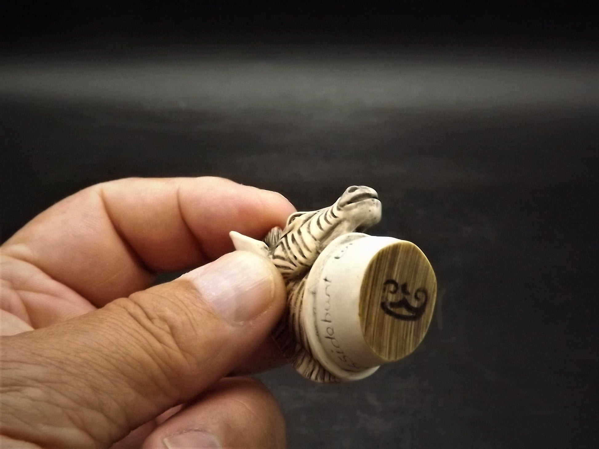 Retired 1997 Harmony Kingdom "Drivers Seat" Jest Figurine TJZE with original box. Excellent condition.