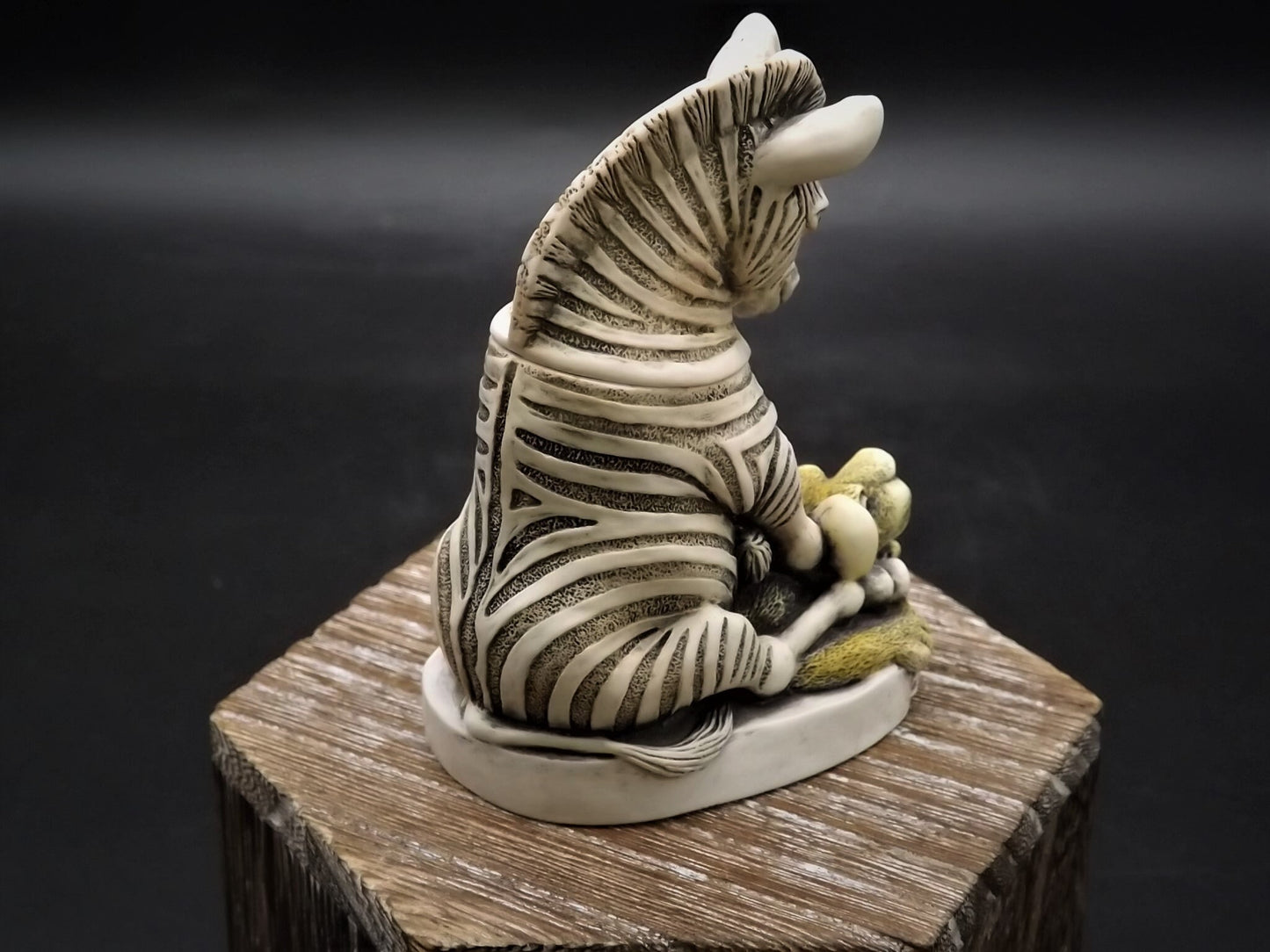 Retired 1997 Harmony Kingdom "Drivers Seat" Jest Figurine TJZE with original box. Excellent condition.