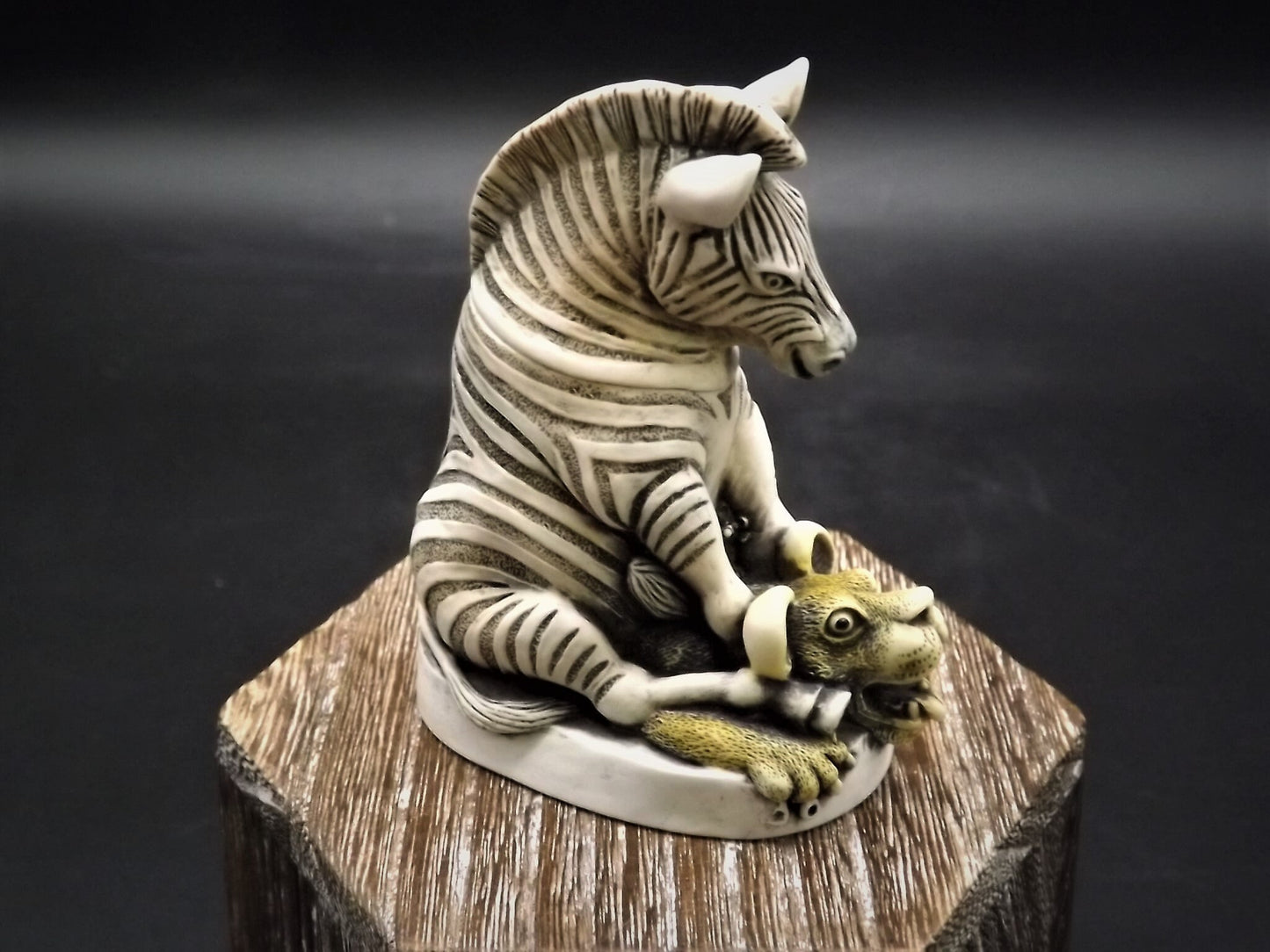 Retired 1997 Harmony Kingdom "Drivers Seat" Jest Figurine TJZE with original box. Excellent condition.