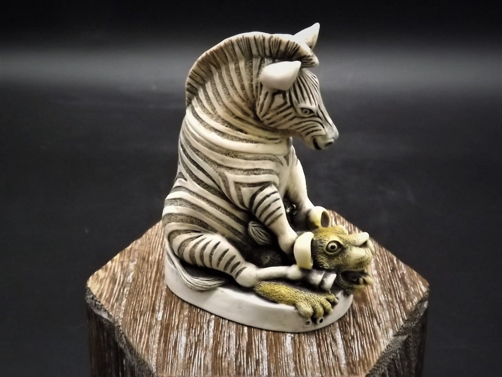 Retired 1997 Harmony Kingdom "Drivers Seat" Jest Figurine TJZE with original box. Excellent condition.