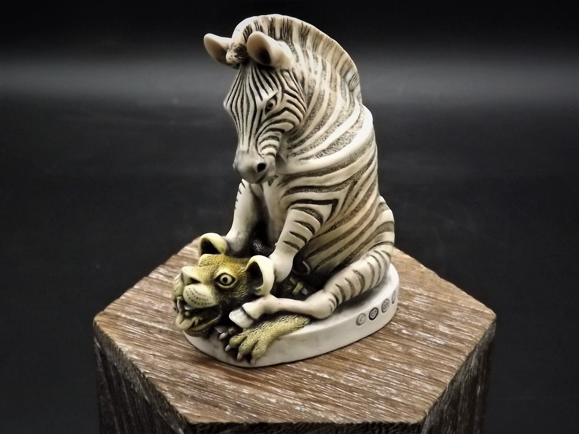 Retired 1997 Harmony Kingdom "Drivers Seat" Jest Figurine TJZE with original box. Excellent condition.