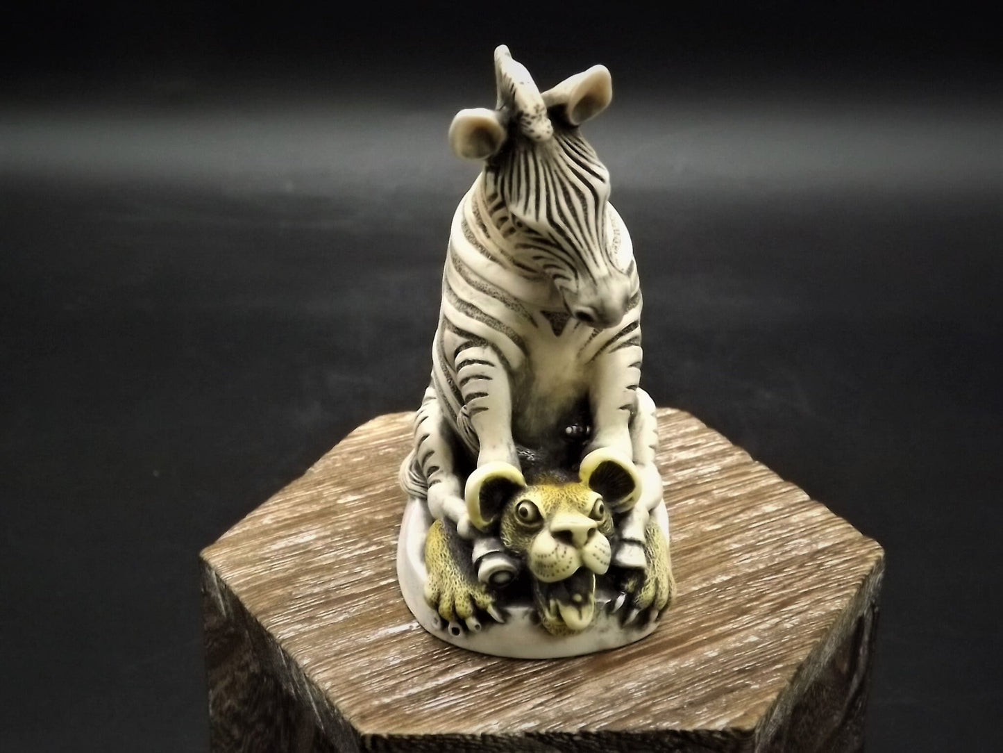 Retired 1997 Harmony Kingdom "Drivers Seat" Jest Figurine TJZE with original box. Excellent condition.