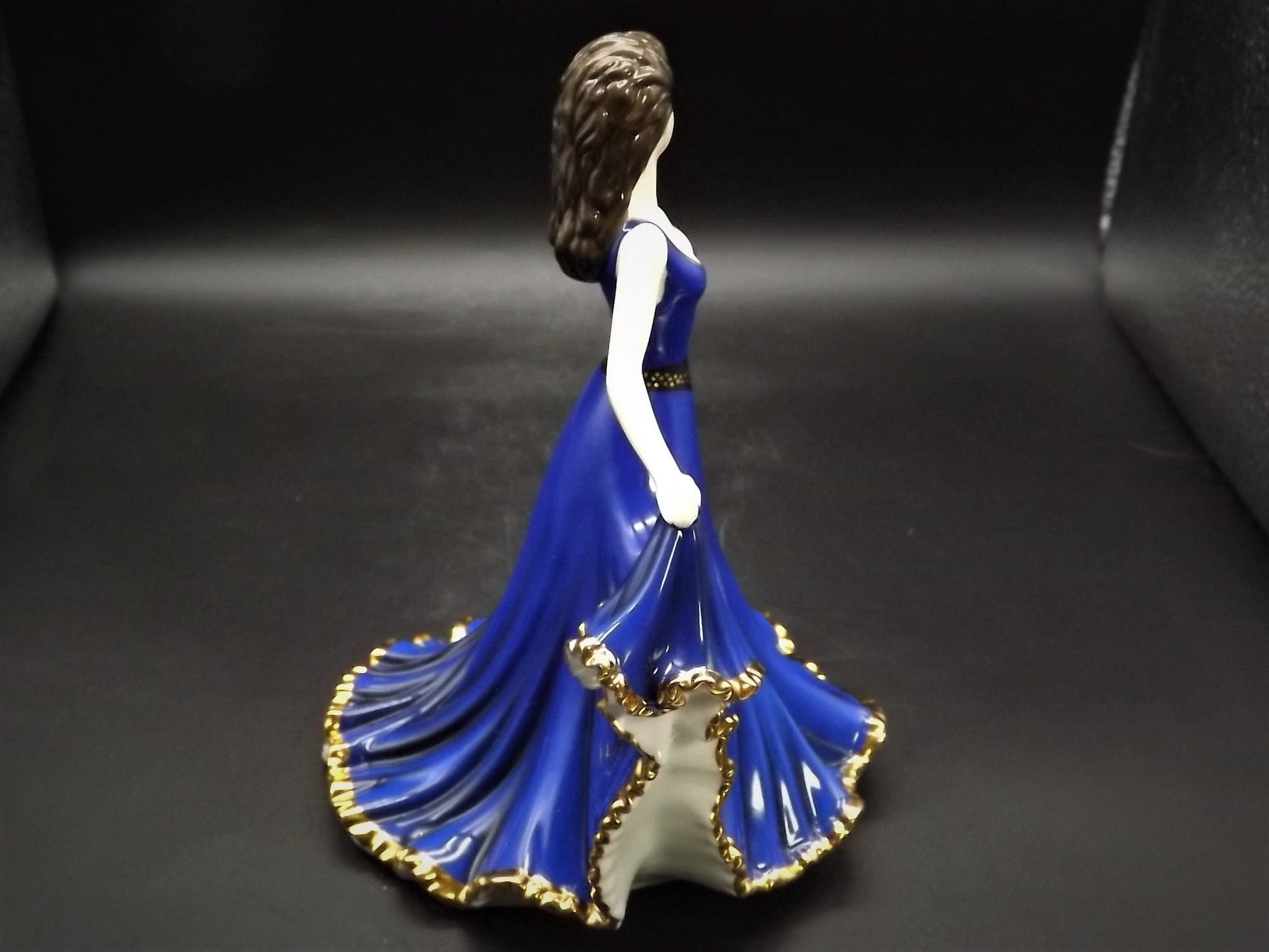 Vintage Royal gold gilded Doulton Pretty Ladies "Forever Young" figurine HN 5317 . Excellent condition! Signed by Michael Doulton.