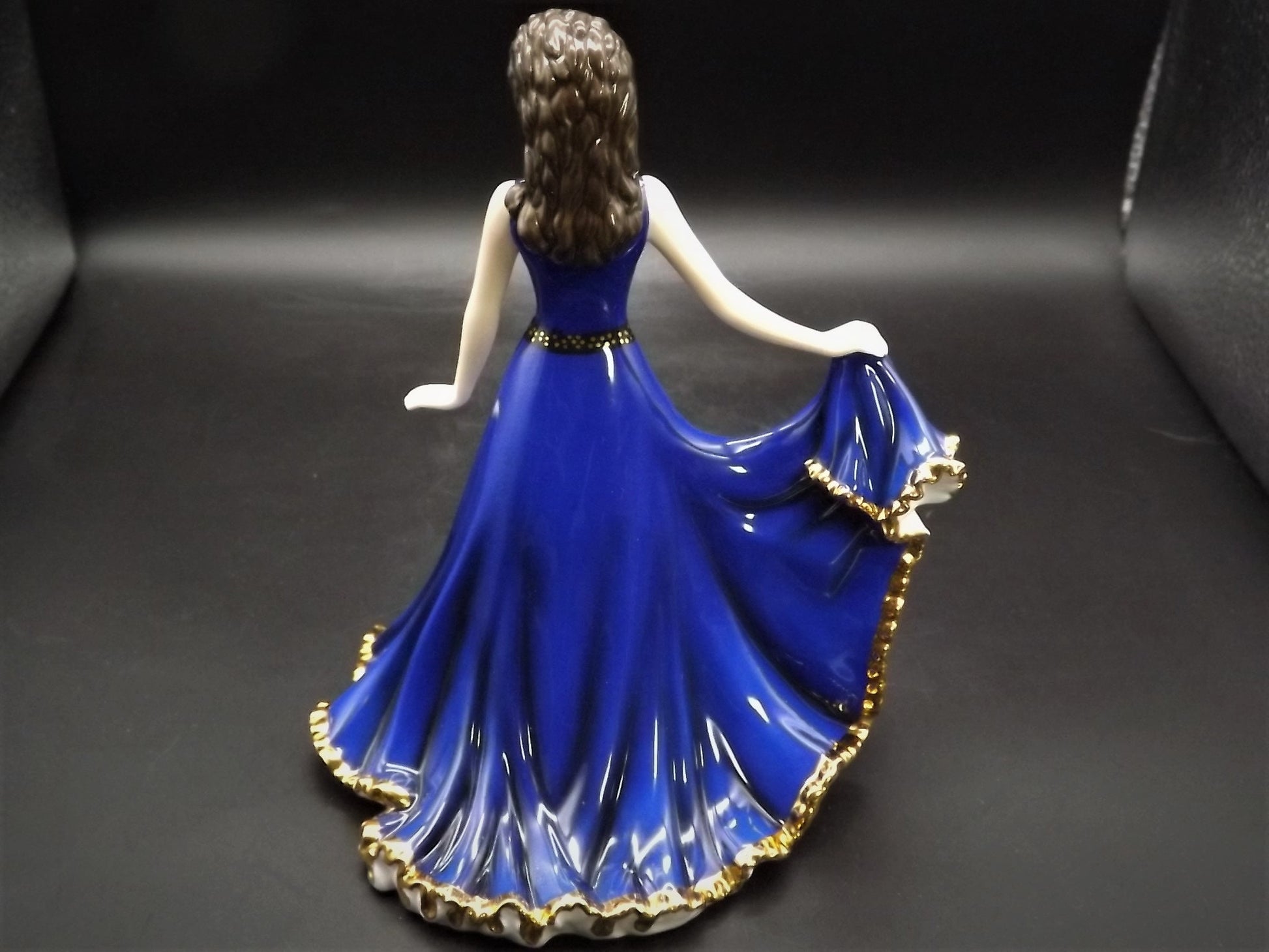 Vintage Royal gold gilded Doulton Pretty Ladies "Forever Young" figurine HN 5317 . Excellent condition! Signed by Michael Doulton.