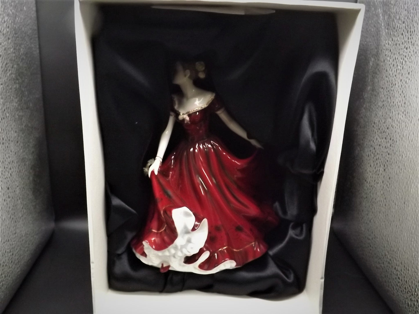 Vintage 1995 Royal Doulton "Sophie" Figurine of the year 2010 figurine HN 5376 . Excellent condition! Original box & COA.