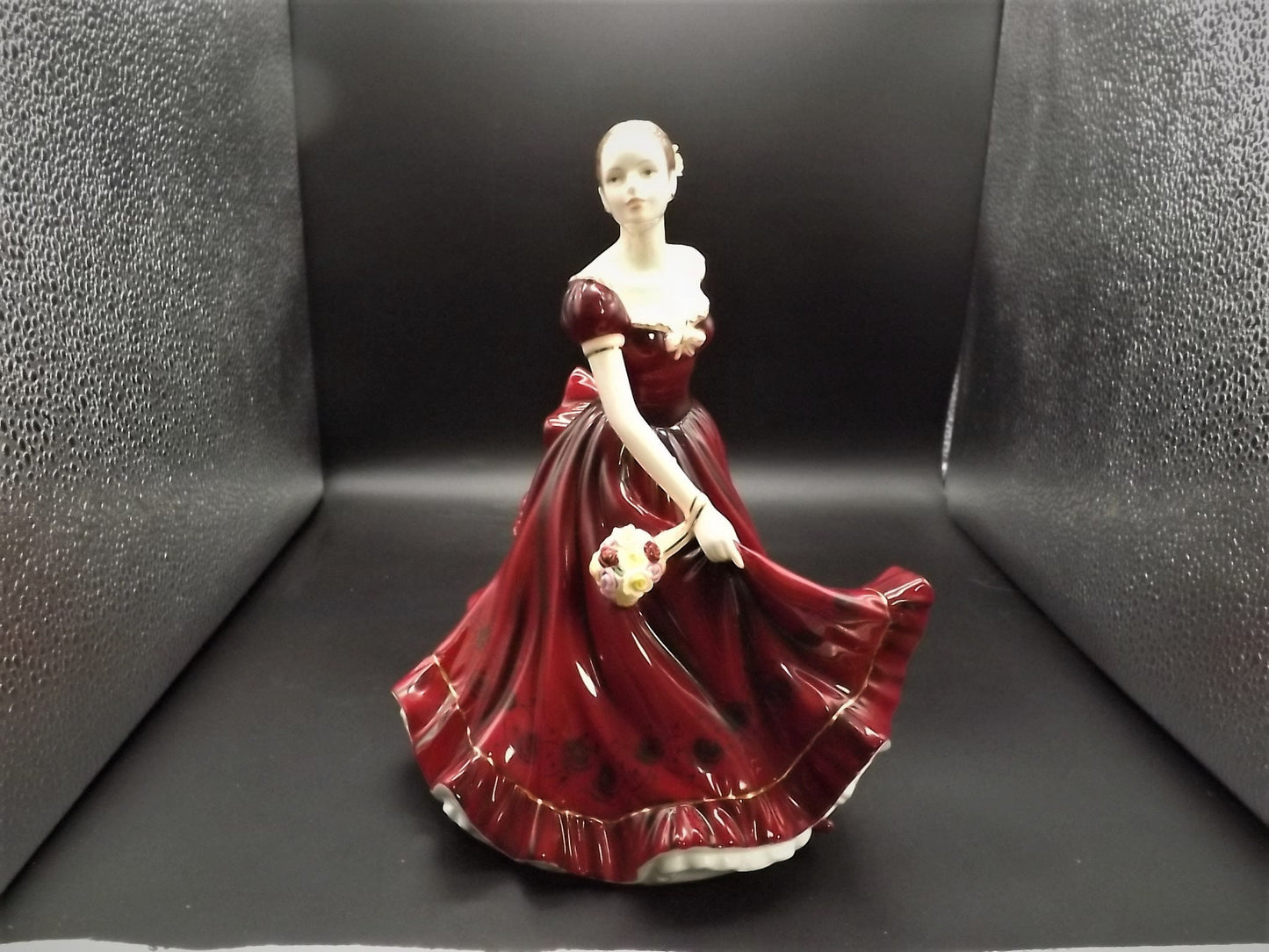 Vintage 1995 Royal Doulton "Sophie" Figurine of the year 2010 figurine HN 5376 . Excellent condition! Original box & COA.