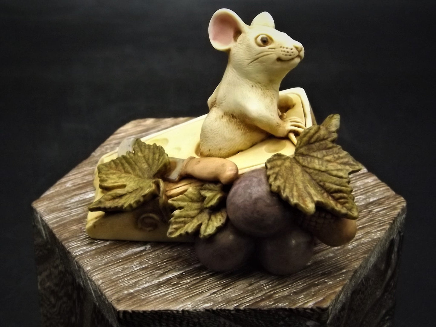 Vintage 2002 TJDLMI-1 Harmony Kingdom "Gruyere" hand Painted mouse sitting on a block of cheese. With box and COA.